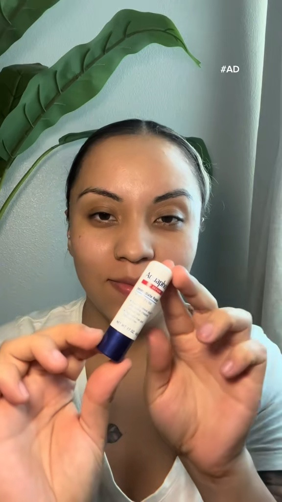 Maquillaje natural SIN textura reseca? Sí se puede.
Solo aplico Aquaphor en puntos clave antes del makeup y la piel cambia 🔥
📌 Está guardado en mi LTK si lo quieres añadir a tu rutina.

#LTKBeauty