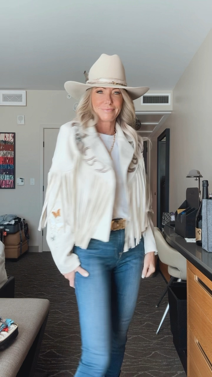 Country concert, festival outfitt

#LTKOver40 #LTKTravel #LTKFestival