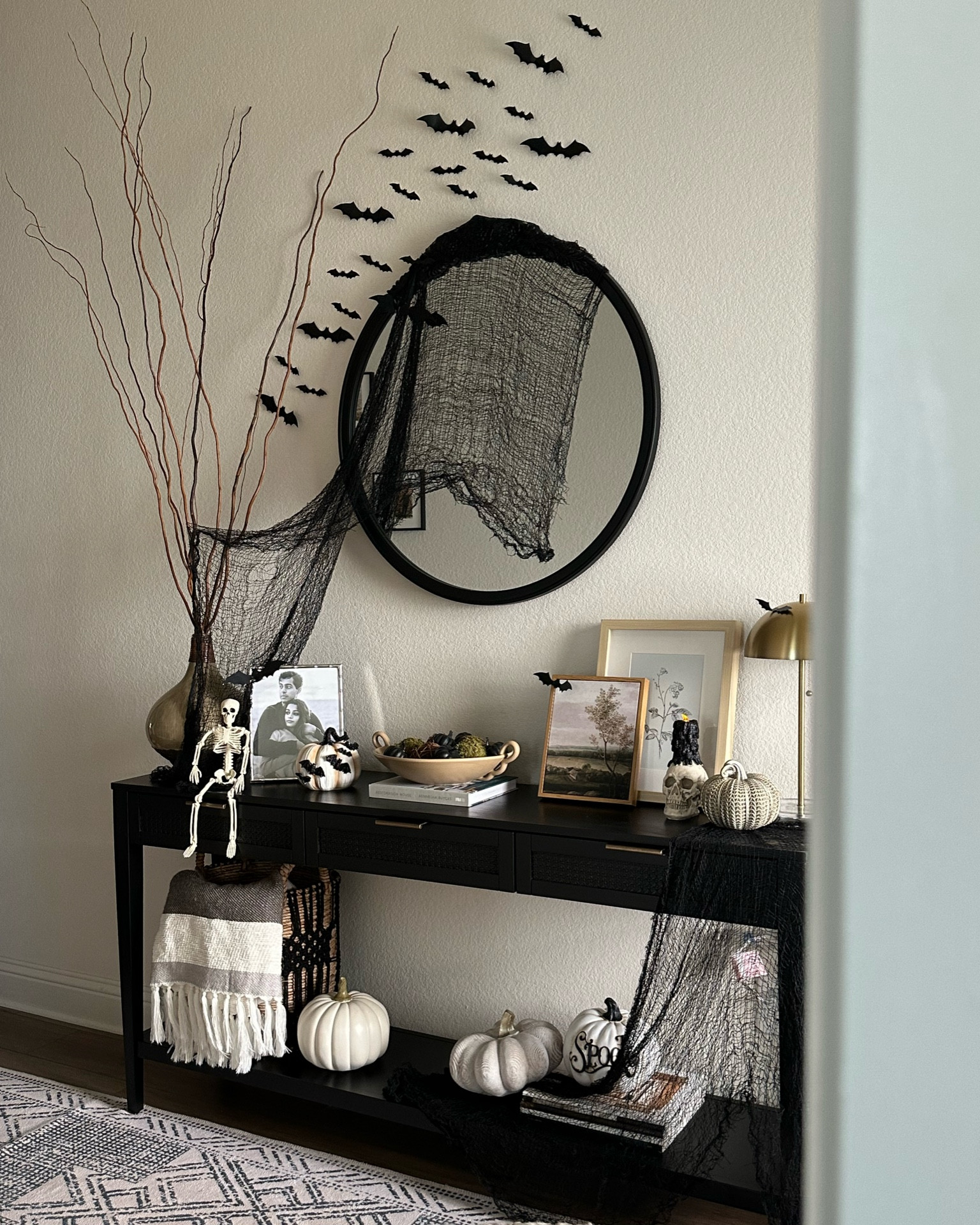 Halloween entryway!

Halloween, entryway, Halloween decor, Halloween 2023, Home, home decor, spooky vibes, skeleton, pumpkins, bats, October decor, fall decor 

#LTKHalloween #LTKSeasonal #LTKhome