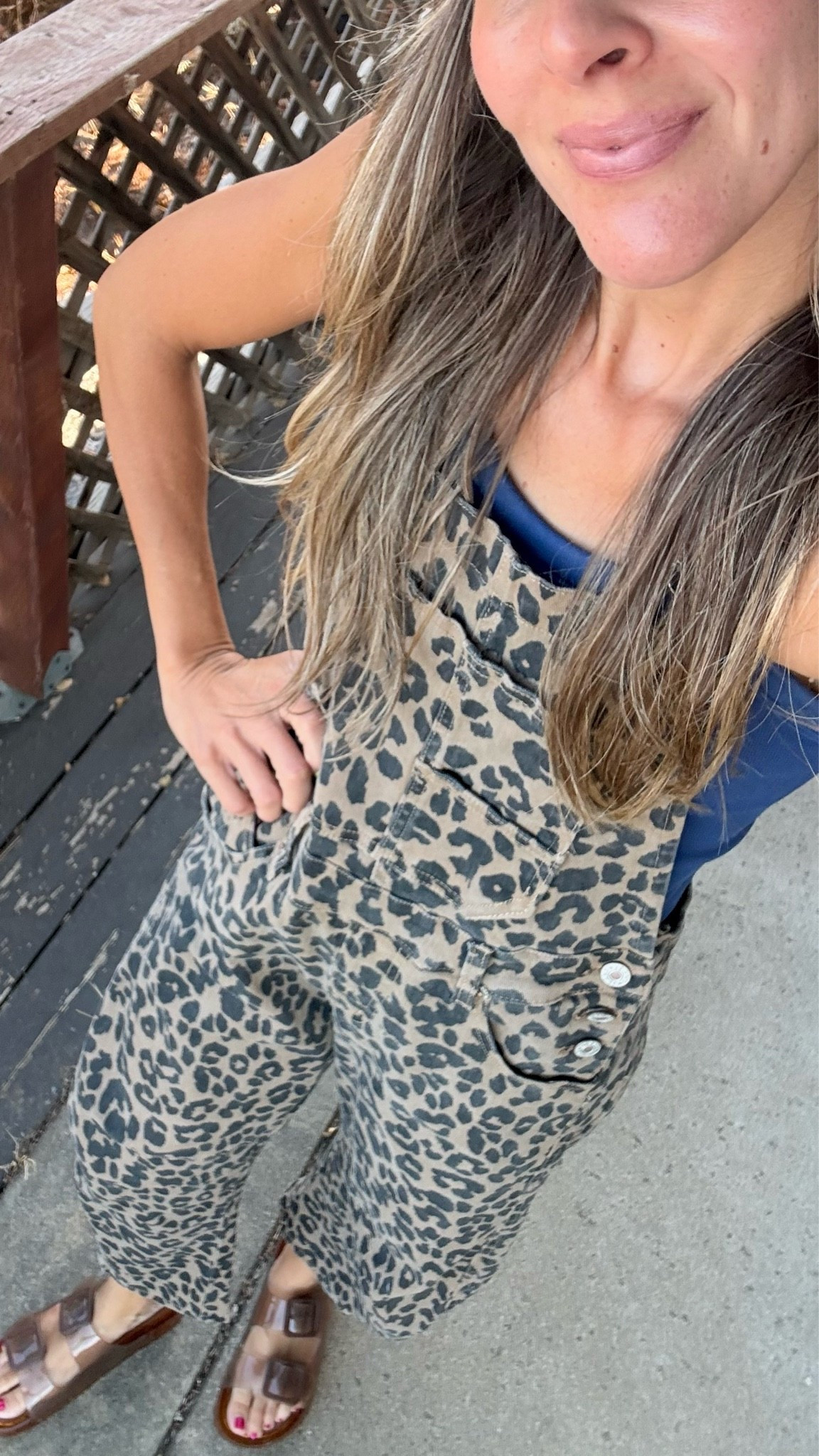 Im definitely an overall lover. Size xs in these. Love the slight barrel and the length is perfect on me. I am 5’5”
.
.
Z
￼ Leopard, print overalls, leopard print pants, Amazon overalls, barrel overalls