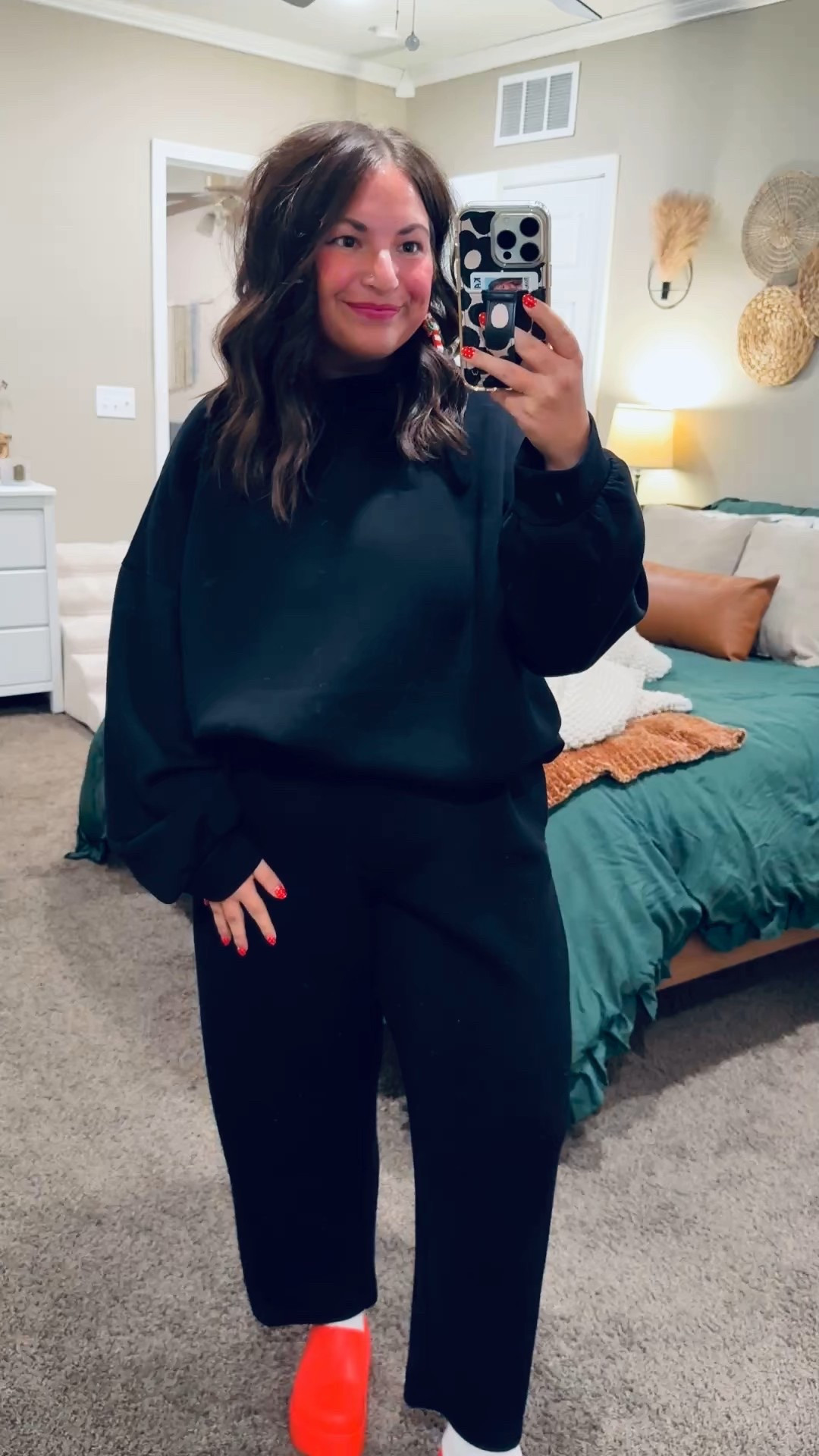 clogs: fit oversized // wearing a size 4
barrel sweats: fit true to size // wearing a large petite
mockneck: fits oversized // wearing an XL 

 

#LTKHoliday #LTKSeasonal #LTKFindsUnder50