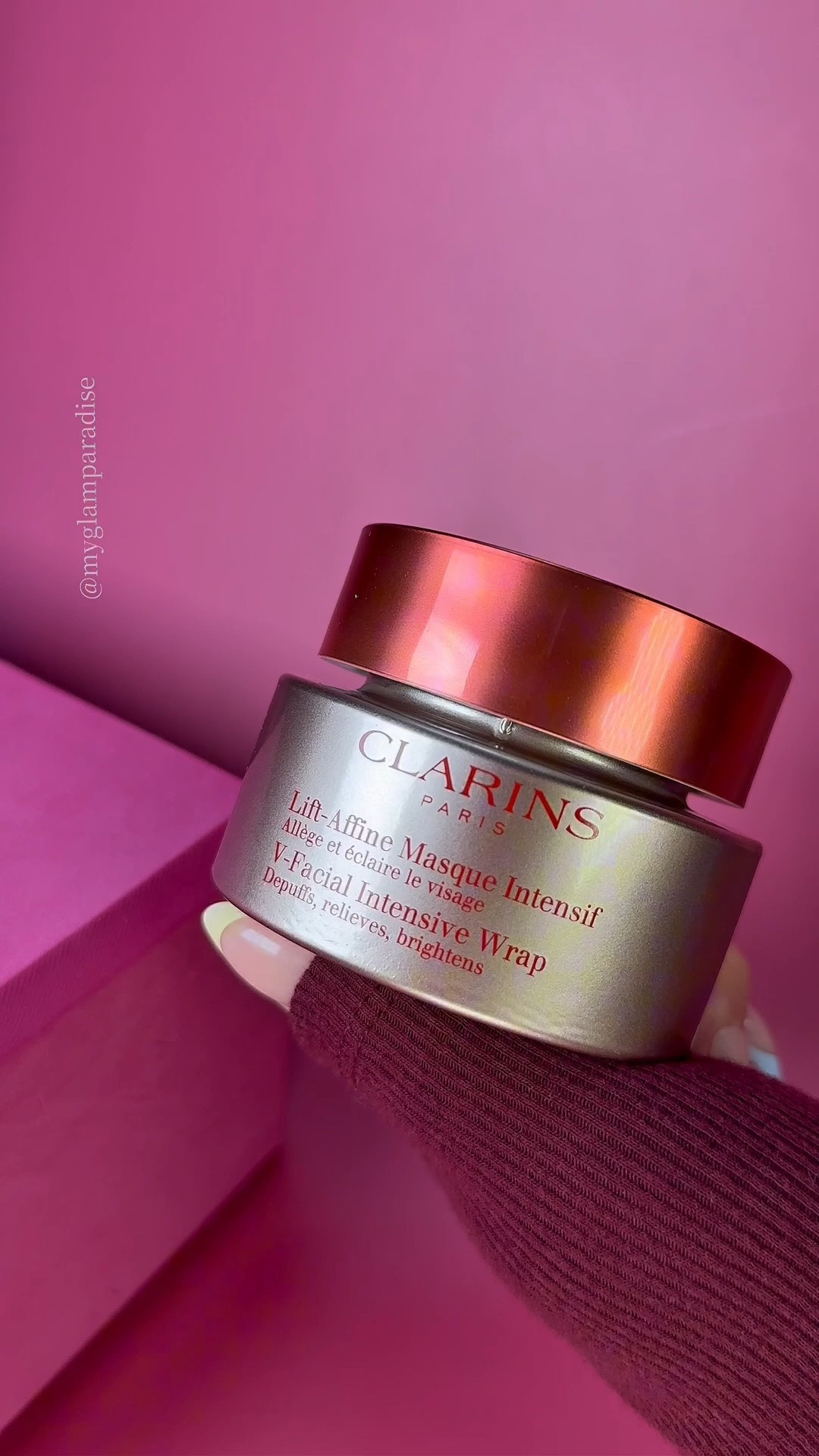 Skincare that feels like a reset ❤️  Loving this Clarins depuffing mask for those days when my skin needs an instant refresh. 

#gifted #myglamparadise

#LTKselfcare #LTKdayinmylife #LTKBeauty