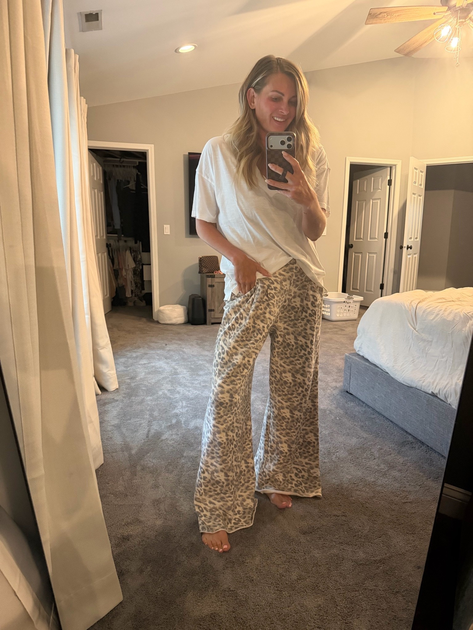 Cute, comfy, and cozy sweatpants and oversized tee from Aerie

#LTKootd #LTKmomlife #LTKgrwm