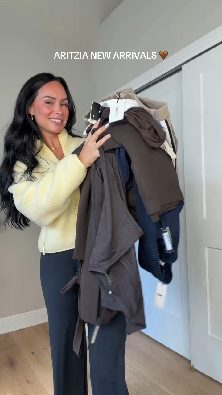Aritzia new arrivals 🤎 Loving this brown shade for fall! These pieces are so good for the season. I’ll have everything linked on my LTK and I’ll be posting a try on soon! 



@Aritzia  #aritziahaul #aritziafleece #aritziafall #aritziawonderyarn #aritziacacaonib