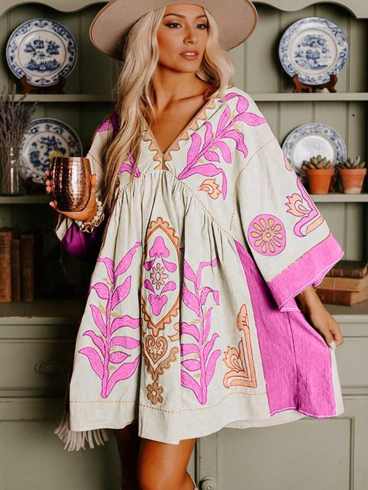 Bohemian Floral Print Casual Vacation Dress, Western Inspired Boho Music Festival Beach Outfit For Women, Sweet Duet Floral Babydoll Dress, Precious Women's Sexy Batwing Sleeve Deep V Neck Printed Bodycon Party Club Dress | SHEIN