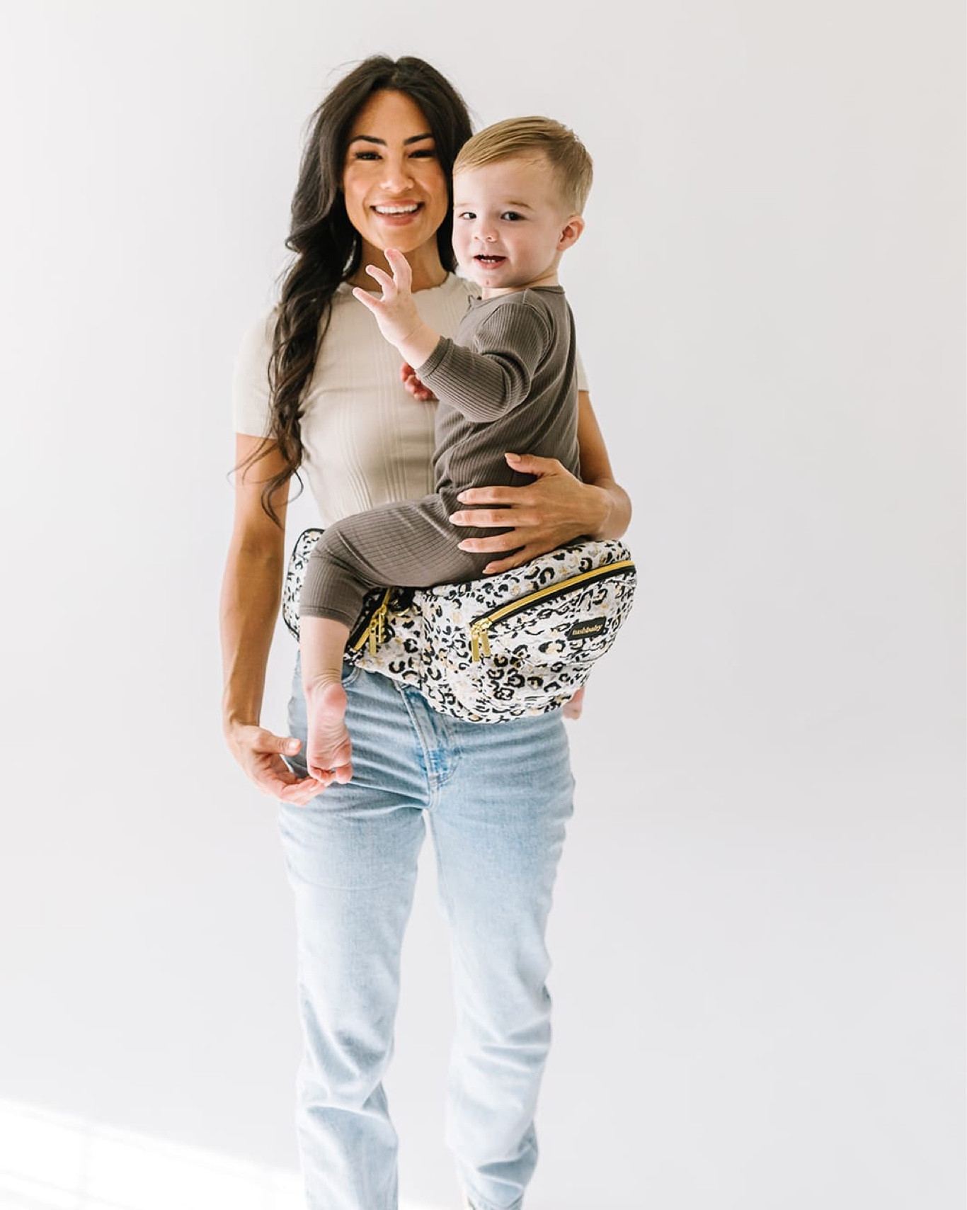 Tushbaby Snow Leopard Hip Carrier $52!!

Use code CAITCARLIA on their website for 40% off 🎉  

#LTKTravel #LTKKids #LTKSaleAlert