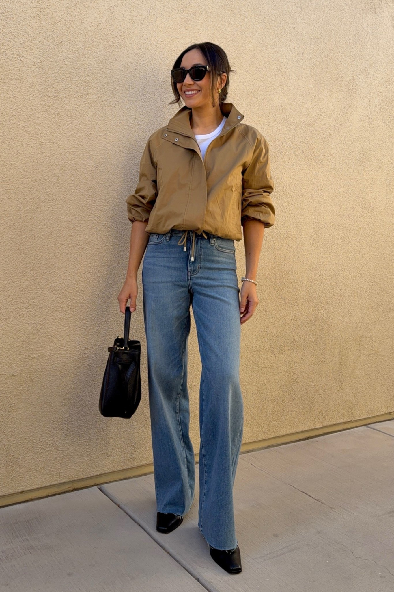 Elevated fall outfit

Blake jacket — xs, 60% off 
Frame le slim palazzo jeans — size 25, have stretch, 50% off 
Tory Burch romy tote 
Steve Madden define booties

#LTKSaleAlert #LTKSeasonal
