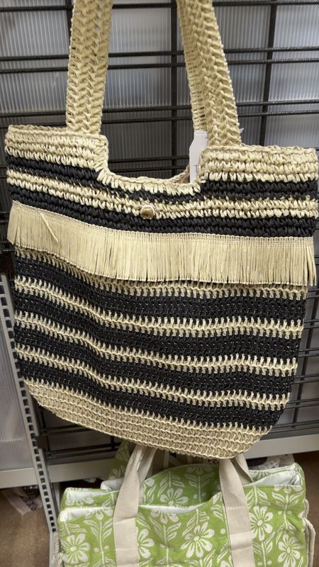 Cute woven bag.  Beach bag

#LTKitbag #LTKSeasonal #LTKVideo