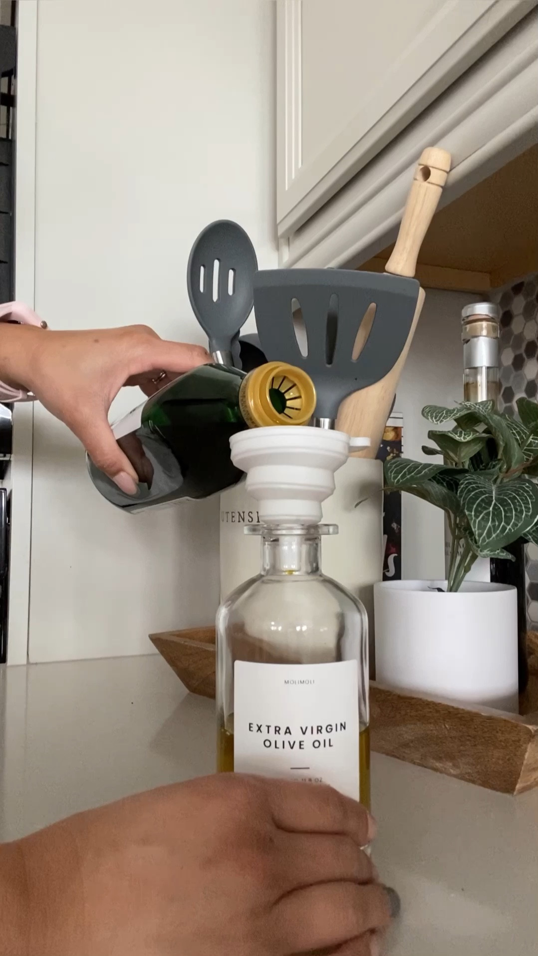 Amazon home find
Bought these glass bottles for oil and vinegar. The set comes in labels 

#LTKhome