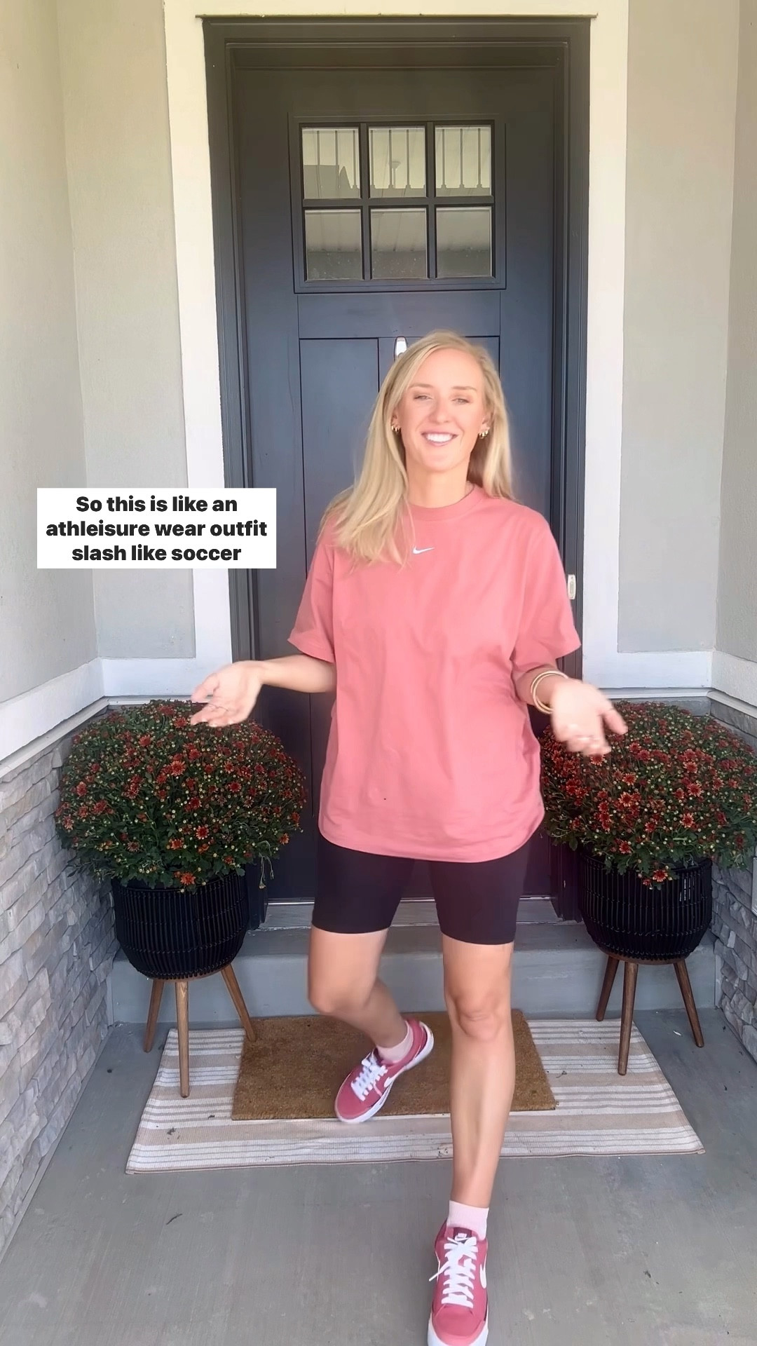 Everyday causal athleisure wear soccer mom Nike outfit. Size medium top. 

#LTKSaleAlert #LTKFindsUnder50 #LTKStyleTip