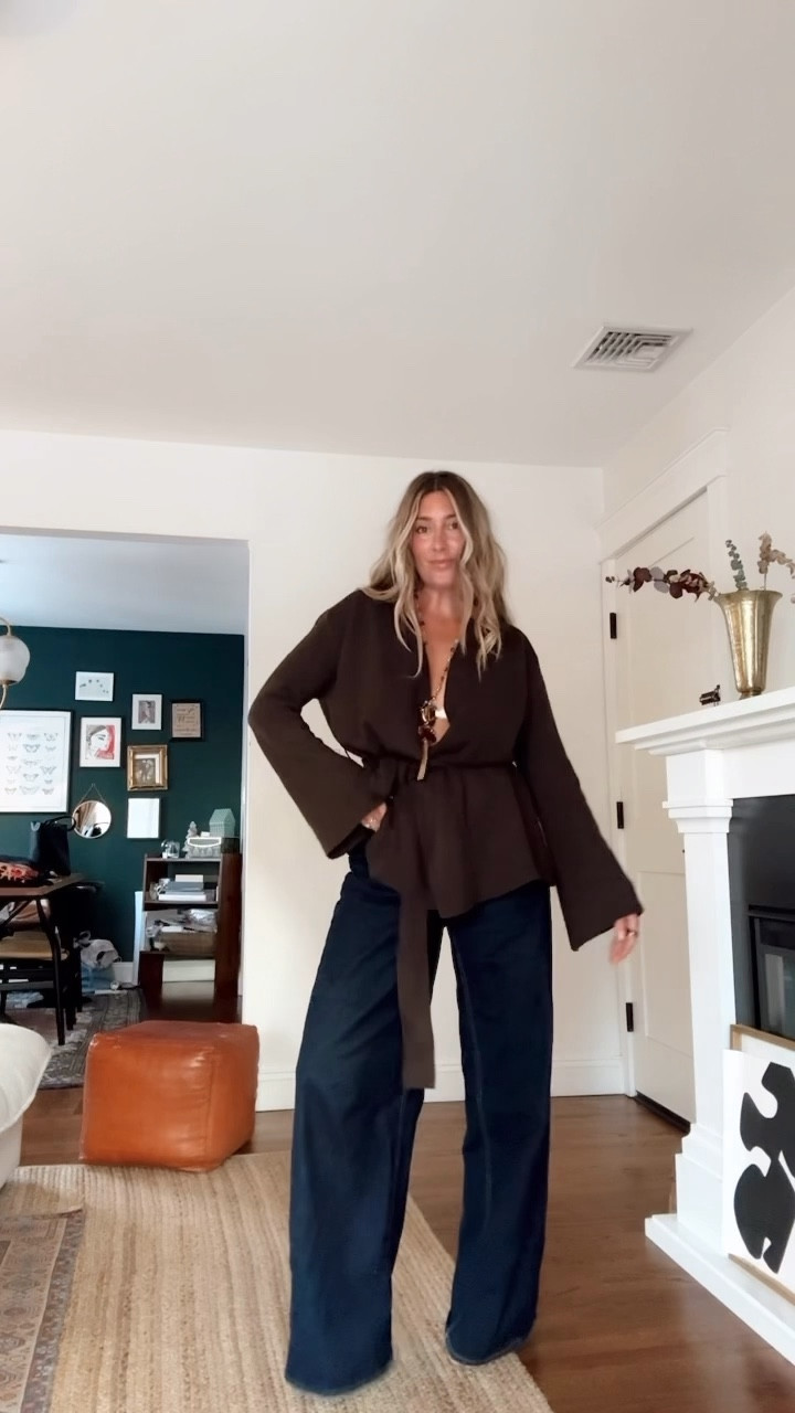 Getting the most use out of these jeans! Love this little fashion hack — just put an elastic around your ankle and tuck the wide leg in to make it more of a balloon pant! I’ve been wearing these jeans so much and I love them as is, but wanted to freshen them up a bit! 