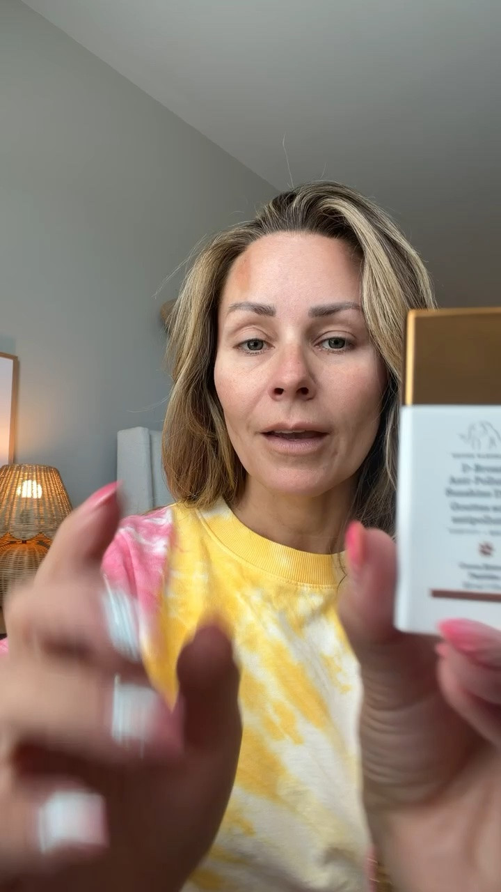 The easiest glow upgrade ✨ These Drunk Elephant tanning drops give the prettiest natural bronze without looking orange or streaky. I just mix a few drops into my moisturizer at night and wake up looking way more alive 😂

Perfect if you want that “just got back from vacation” glow without a full self tan situation.

#drunkelephant #tanningdrops #selftan #skincarefavorites #glowyskin #bronzedskin #beautyfavorites #sephorafavorites #summerglow #skincareroutine #ltkbeauty #amazonbeauty