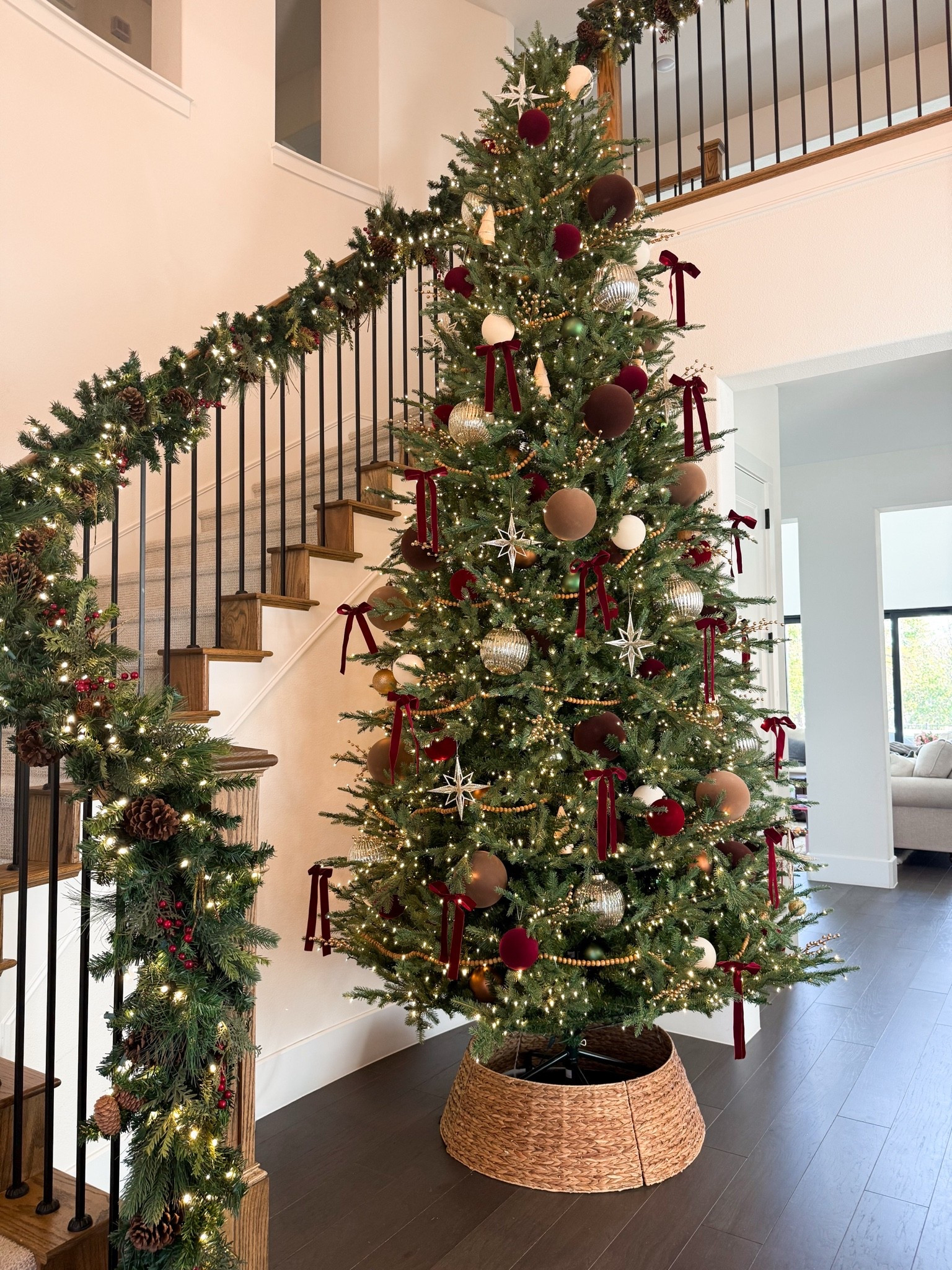 Christmas tree

#LTKSeasonal #LTKHome