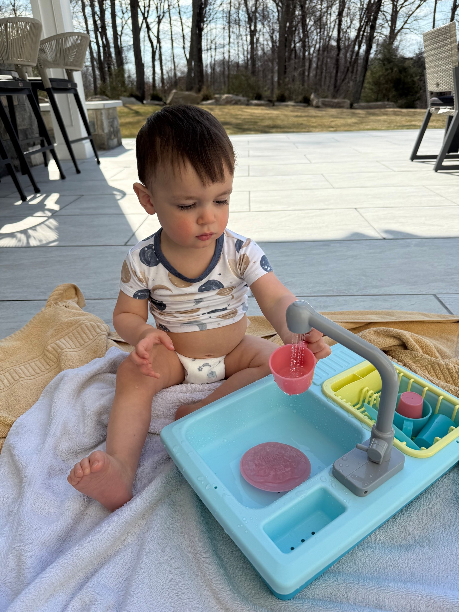 this kept him occupied for 2 hours 😳