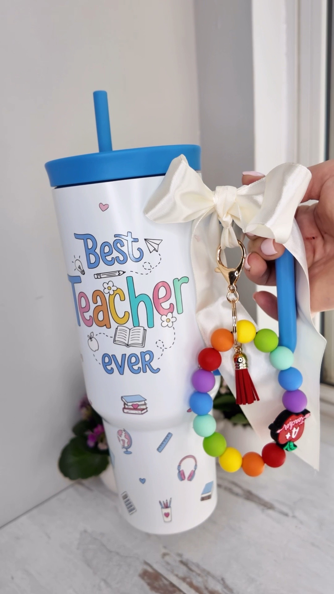 Last-minute Teacher Appreciation gift… but make it cute AND practical 🍎✨

We took a teacher-themed tumbler and filled it with little essentials:
face masks, fun teacher sticky notes, a gift card holder, and a teacher keychain wristlet 🎁

It’s such an easy way to create a thoughtful gift without overthinking it 💛
Everything inside can be used, loved, and actually appreciated ☕

Perfect if you still need a gift and don’t have time to run around 🫠
Shop everything here ⬇️

#LTKKids #LTKmomlife #LTKMothersDay