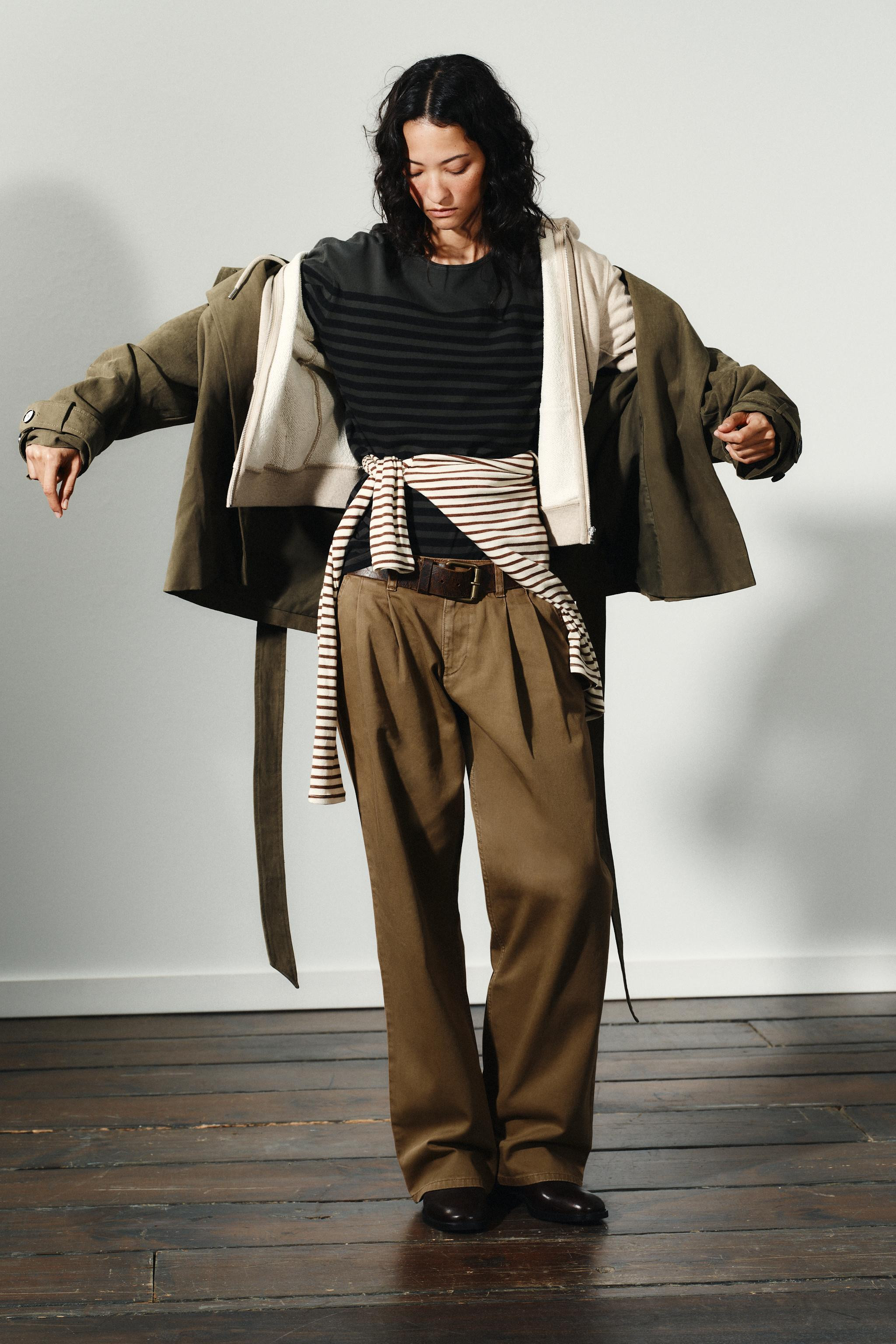 LOW-RISE CHINO PANTS$ 69.90Brown | 4470/240/700Add to cartSelect a sizeChoose a size25 (US 0)26 (... | Zara US