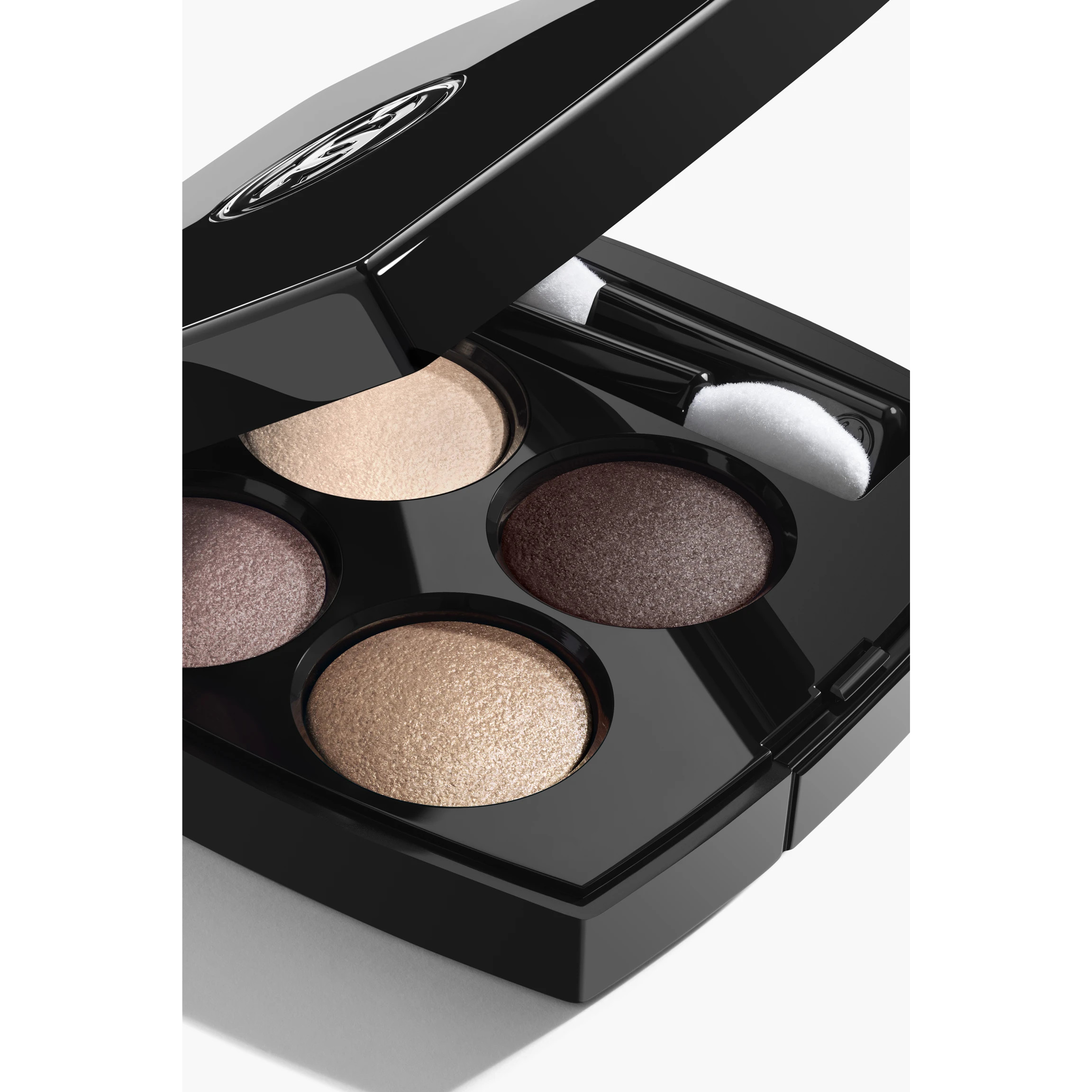 LES 4 OMBRES Multi-effect quadra eyeshadow 334 - Modern glamour | CHANEL | Chanel, Inc. (US)