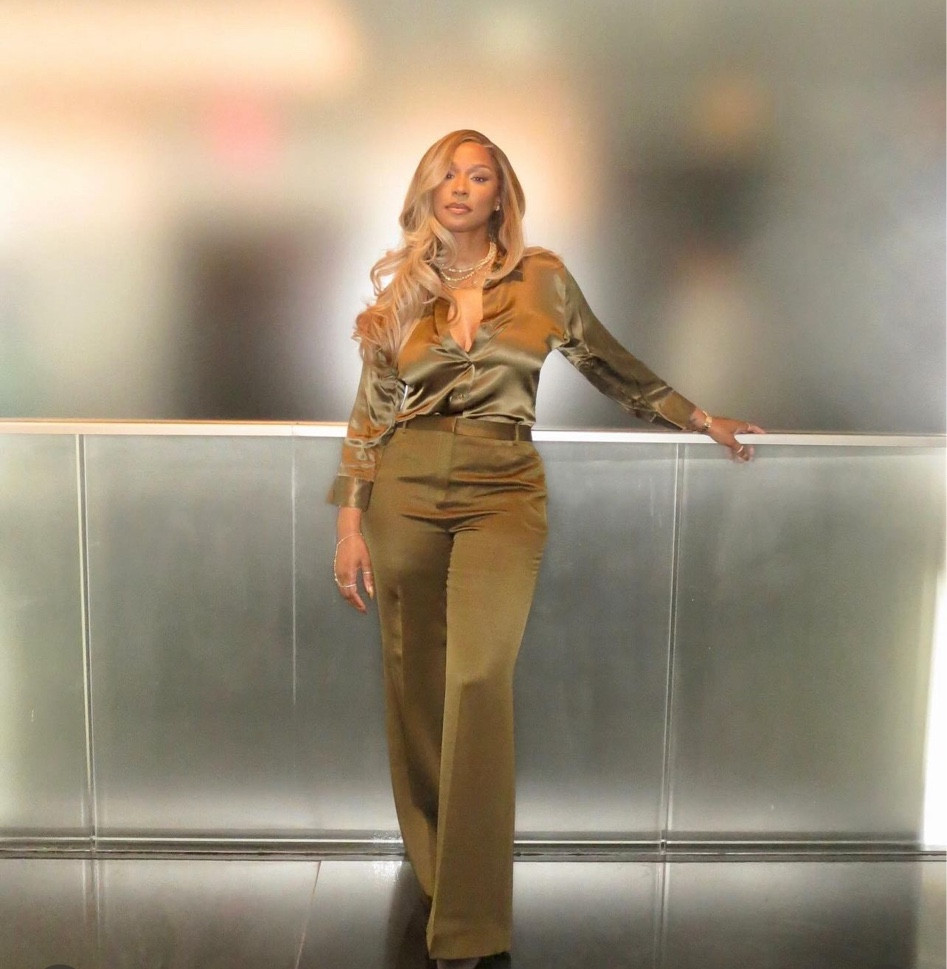 Savannah James in a Lagence shirt, Tom Ford suit, and Attico shoes💣