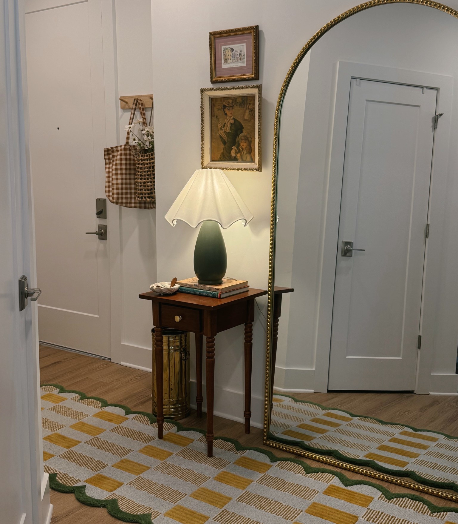 Entry way corner perfection! Rug is from Amazon if you can believe it!!

#LTKSeasonal #LTKFindsUnder100 #LTKHome