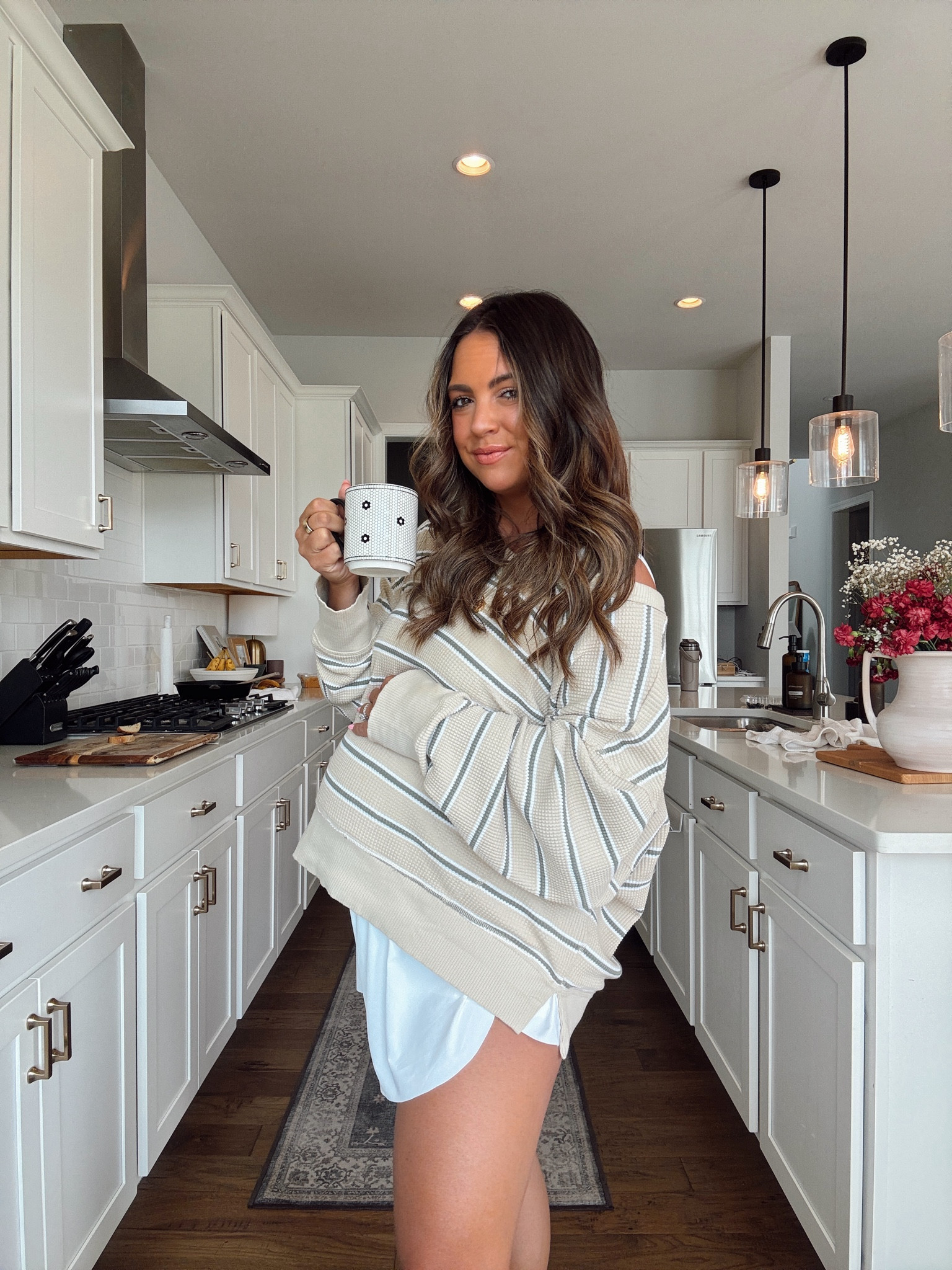 What I’m wearing at 8/9 months pregnant! Aerie top, amazon maternity shorts, and new balance!

#LTKBump