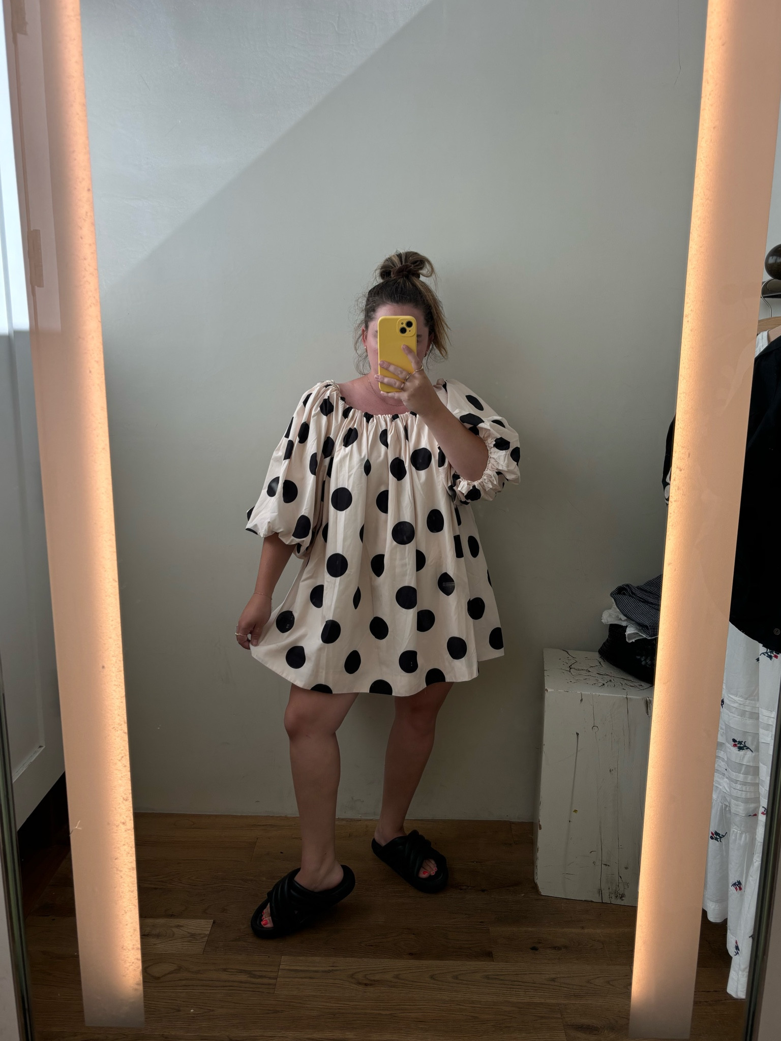 The perfect polka dot mini dress from Anthropologie 🤍🖤 
