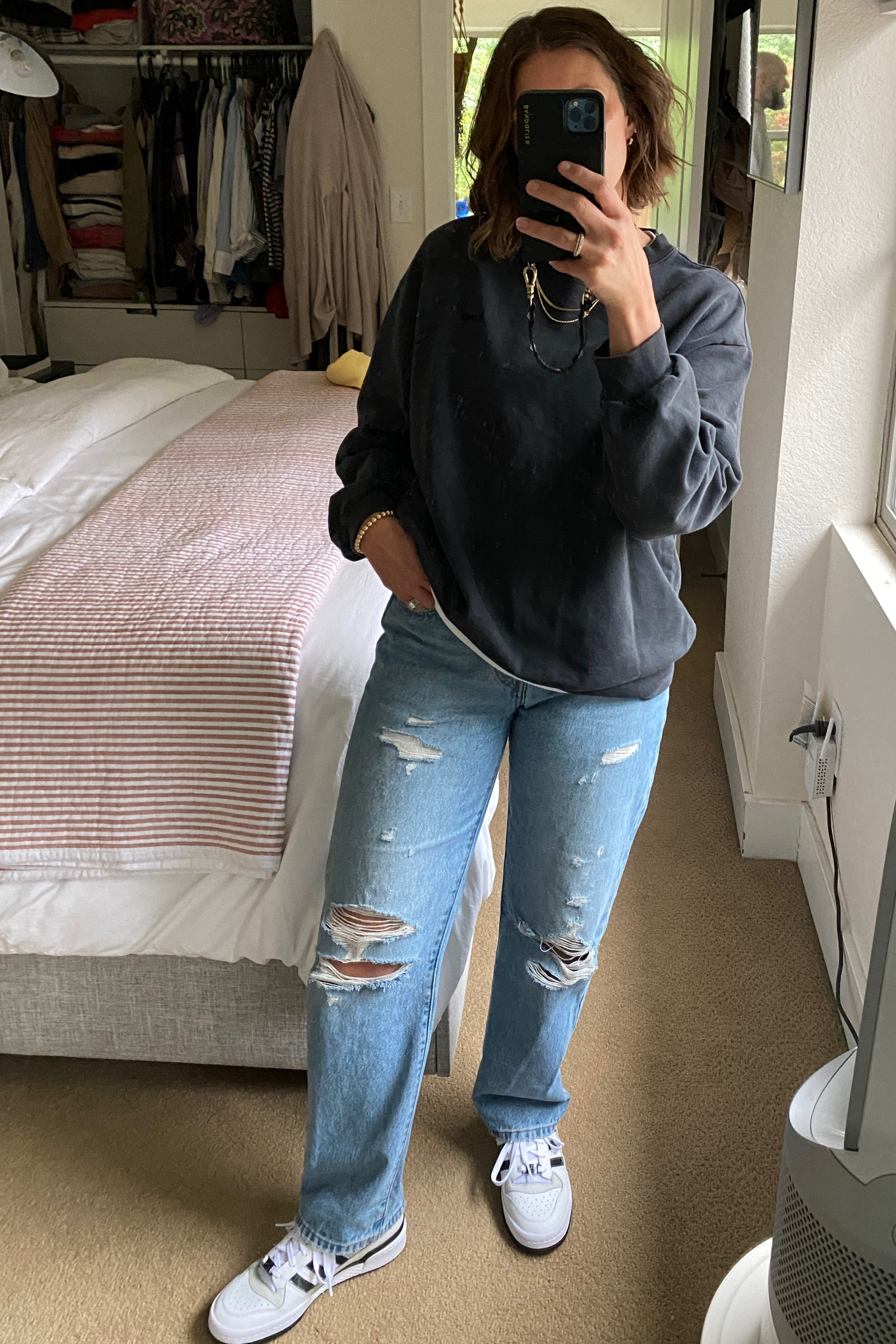 Levi’s 90s distressed jeans with sweater and adidas forum low 