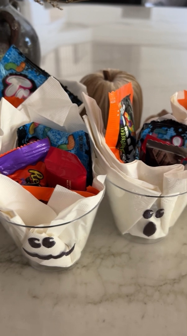 Easy Halloween Party Treat Cups! @walmart #walmartpartner

Trick or treat ideas, classroom, #walmartgrocery #WelcomeToYourWalmart 

#LTKparties #LTKfamily #LTKHalloween