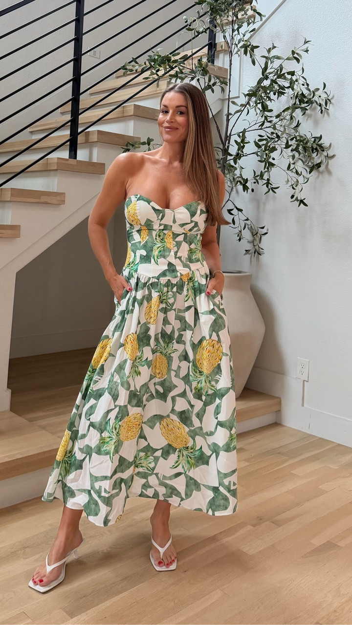 I usually say no to prints like this but I could not pass up this stunning strapless maxi dress from @Zara! It has pineapples all over it, but it’s pretty subtle and almost looks like a floral design. So pretty!

#LTKootd #LTKgrwm #LTKBump