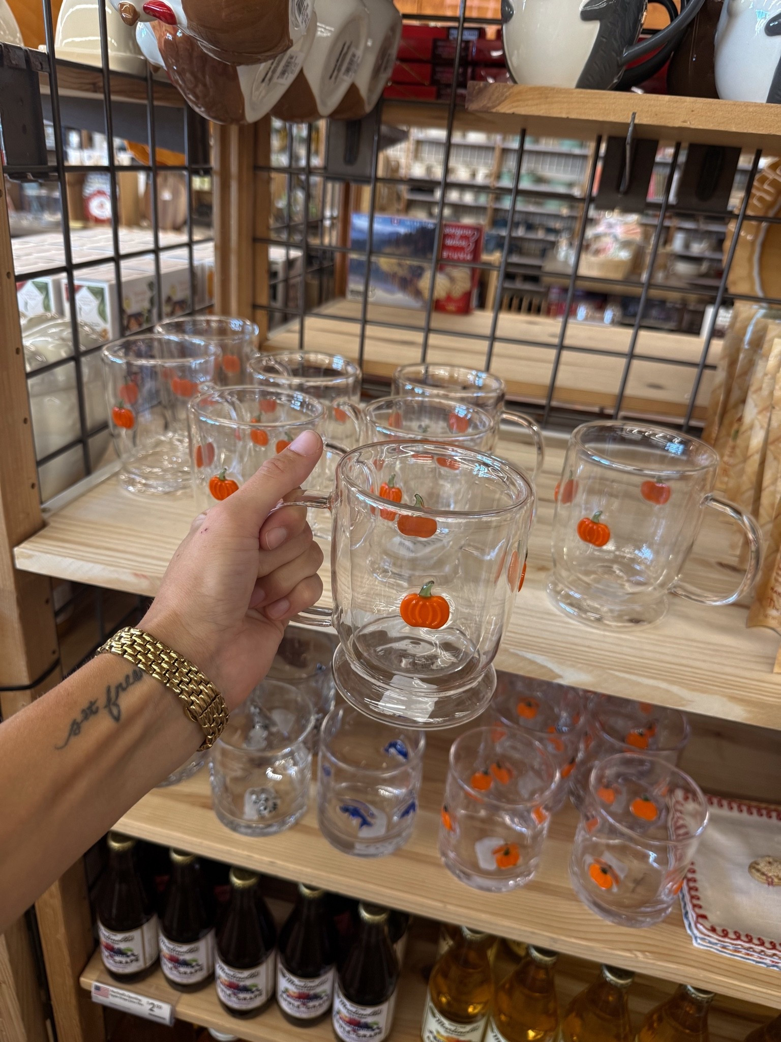 These icon cups are so cute for fall 🎃 for both hot & iced drinks!