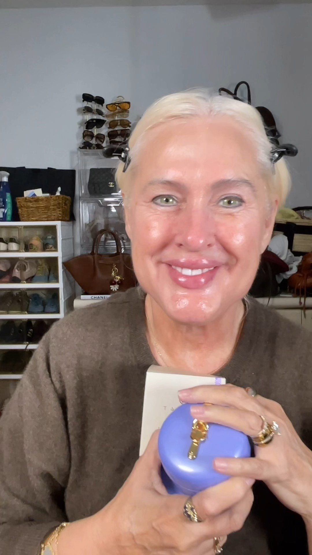 If you’ve ever wondered what actually makes it into my empties… it’s this.
Fresh face, no filter — just my tried-and-true Tatcha favorites that keep my 60-year-old skin glowing, firm, and happy. ✨

And if you’re shopping for your mom, sister, or a woman who never treats herself…
PLEASE gift her good skincare this year.
She deserves something luxurious. Something that makes her feel taken care of. Something that works. 💜

Tap the link in my bio for my Tatcha gift picks + my full routine on LTK!
Follow for everyday elevated beauty for women over 40.

⸻

Hashtags

#tatchaskincare #empties #skincareempties #womenover50 #beautyover50 #agelessbeauty #luxuryskincare #matureskincare #skincareroutine #glowingskin #over50style #selfcaregift #giftideasforher #matureskinmakeup #prettyandpolishedover40 #ltkbeauty #ltkover40 #midlifebeauty #over50influencer

#LTKGiftGuide #LTKdayinmylife #LTKCyberWeek