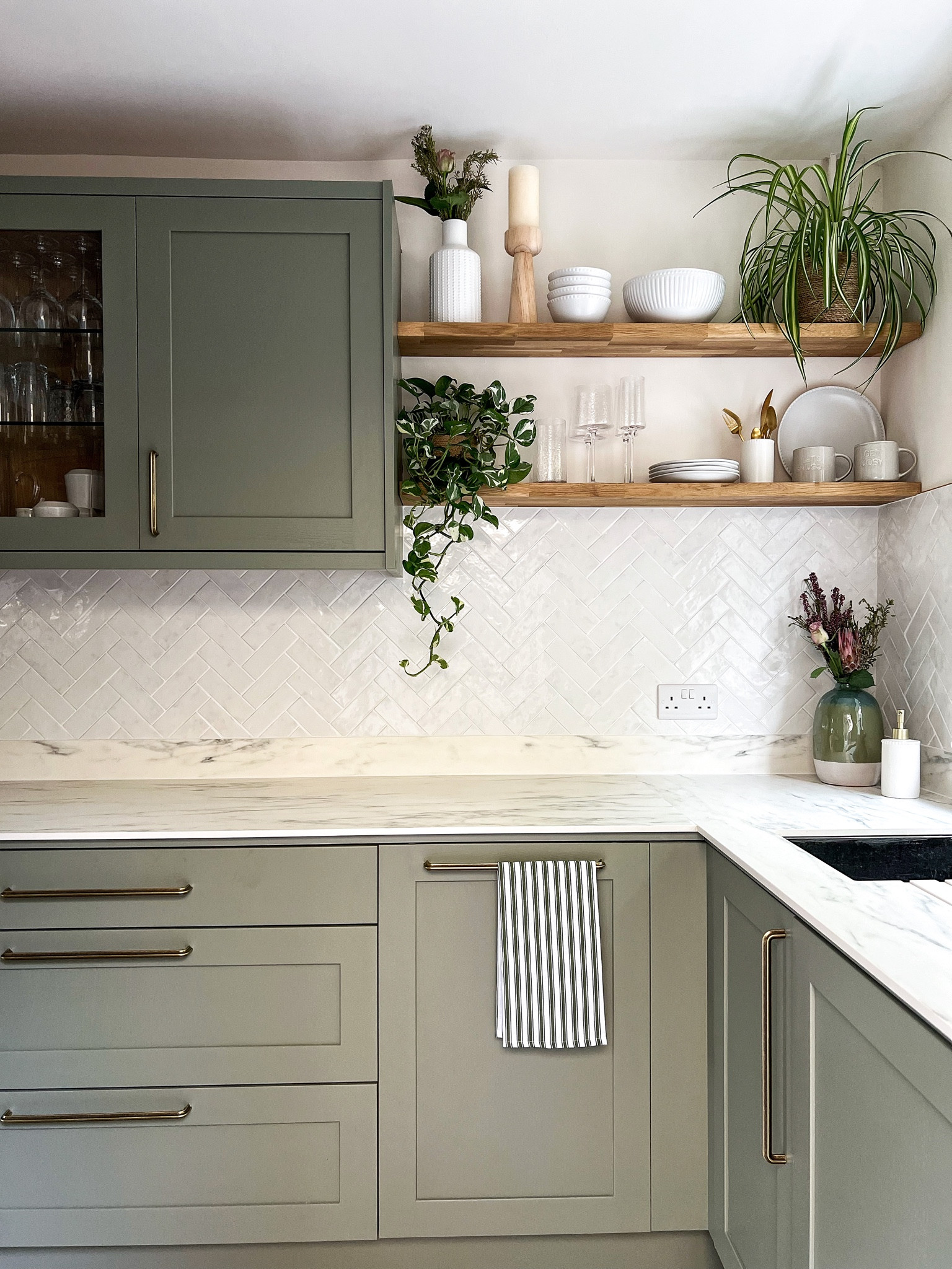 Kitchen accessories including tea towels, green vase, white vase and candlesticks and dinner set plates and bowls #LTKGift (“Entry”) 

#LTKeurope #LTKfindsunder50 #LTKGiftGuide