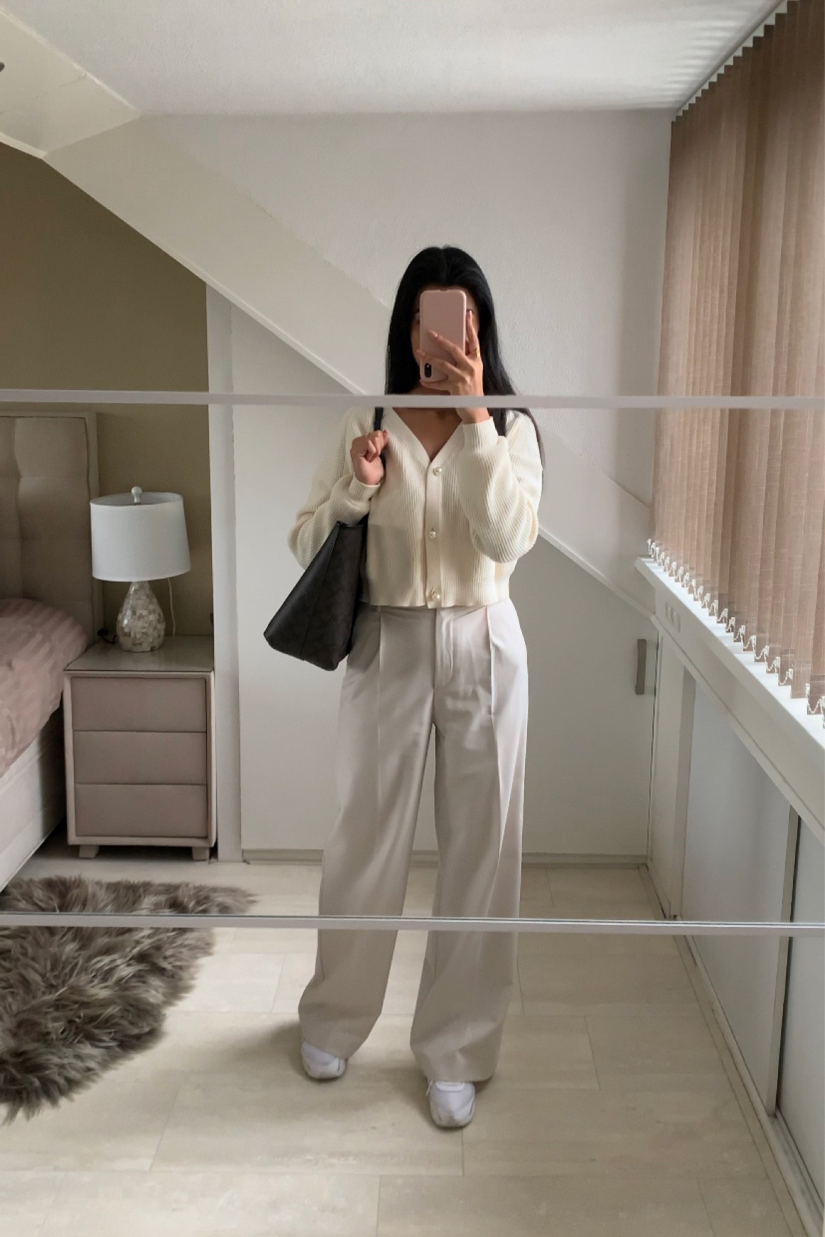 Casual outfit, perfect for this transitioning fall weather 🤍

Exact cardigan: NAKD 1018-008607-0001
Trousers: bought from zara last year, but these from zara are very similar - 1608/424 and these are the same model (i’m 99% sure) but in different colours - 8372/424


Modest back to school back to uni fall
cold weather casual layered outfit

#LTKstyletip #LTKeurope #LTKworkwear