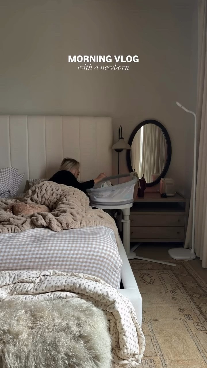 We were up at 5am for a feed, Jamie started his first work call & I was like back to bed we go!!! ✌🏼 Little man slept until 8:30 for me so now we feel brand new. Tuesdays are busy work days for dad so we hang for most of the day. Gotta get some filming done today then hopefully lots cuddles because these days are going too fast 🤍🥺