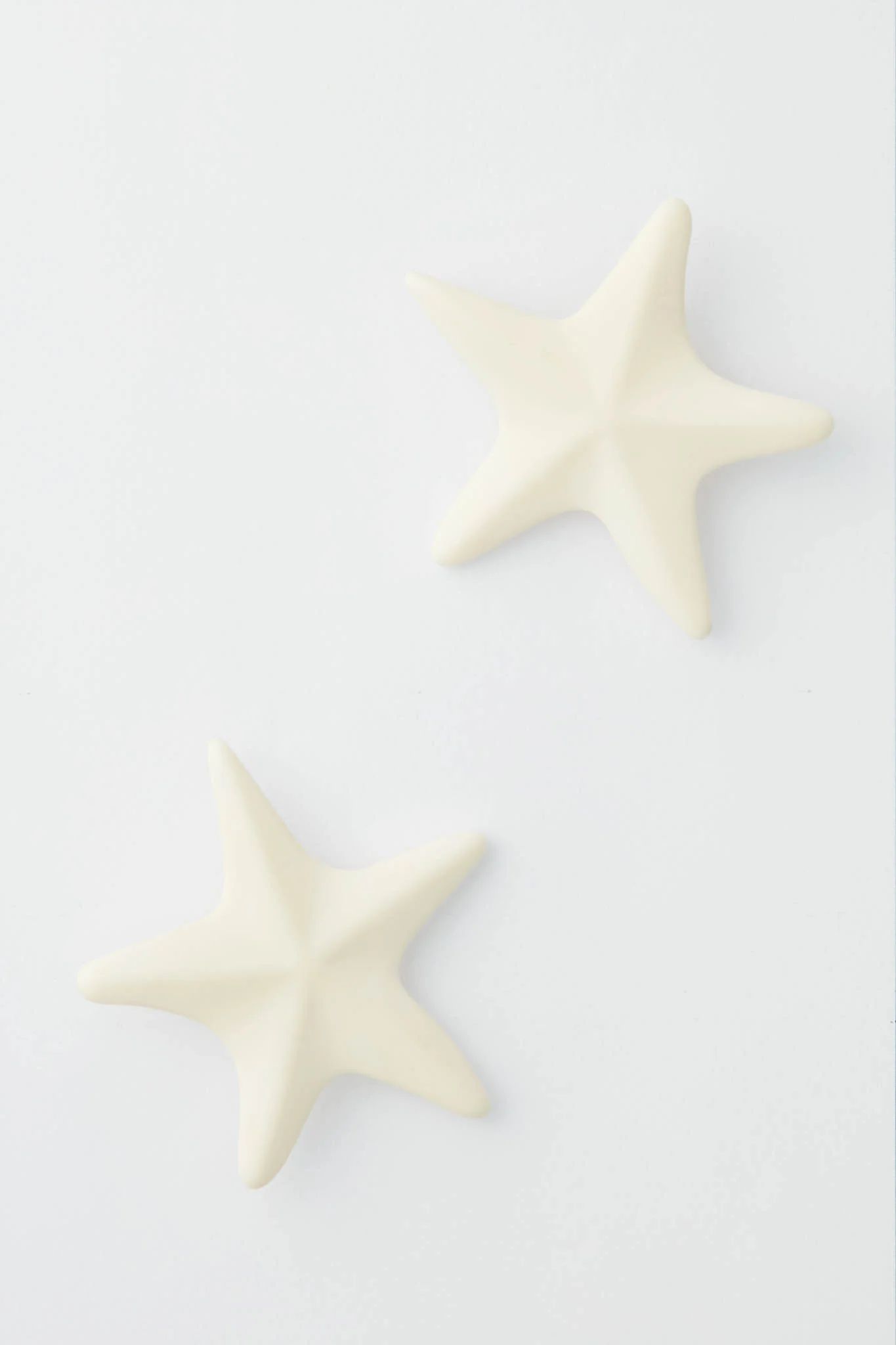 Cream Starfish Studs | Tuckernuck (US)