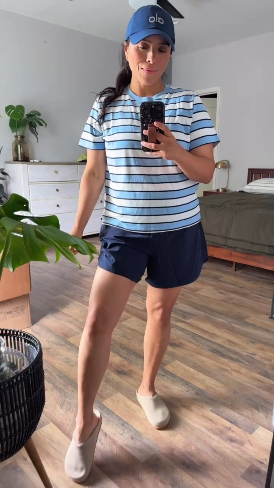 @Aritzia tees and tanks are a summer staple for me. 







Midsize style 
Aritzia sale
Summer sale
Tee
Lululemon shorts 
Summer style 
Summer outfit 
Mom summer outfit

#LTKSaleAlert #LTKMidsize #LTKmomlife