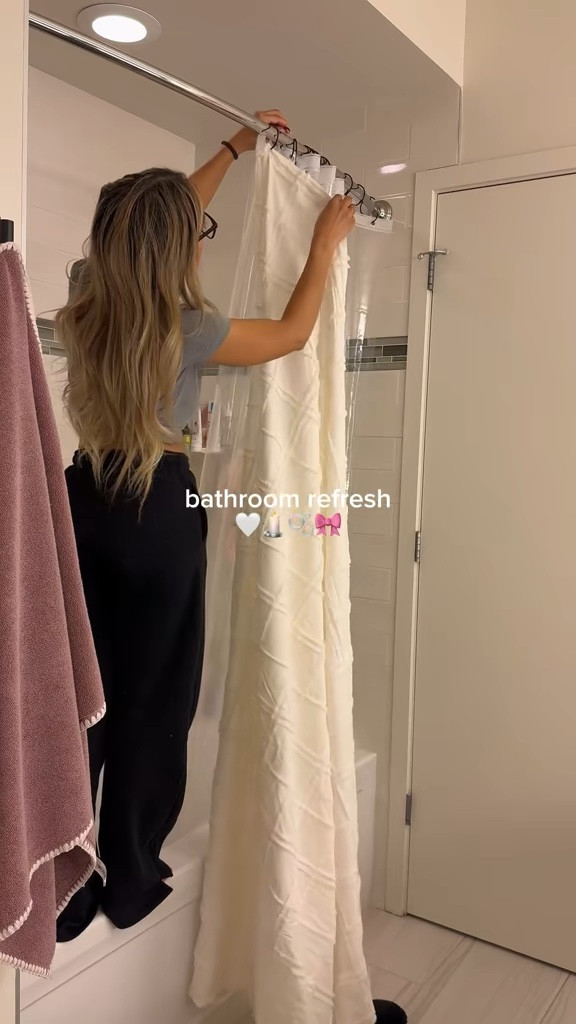 Bathroom decor
Bathroom towels 
target home
Bath towels
Shower curtain 
#LTKMostLoved 

#LTKHome #LTKFindsUnder50