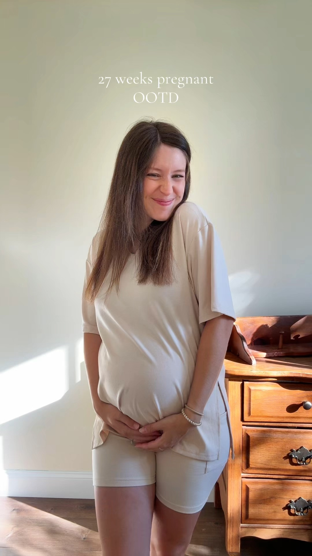 Pregnancy OOTD💛 Wearing a small in this set, color beige, and V neck.

#LTKBump #LTKActive #LTKootd