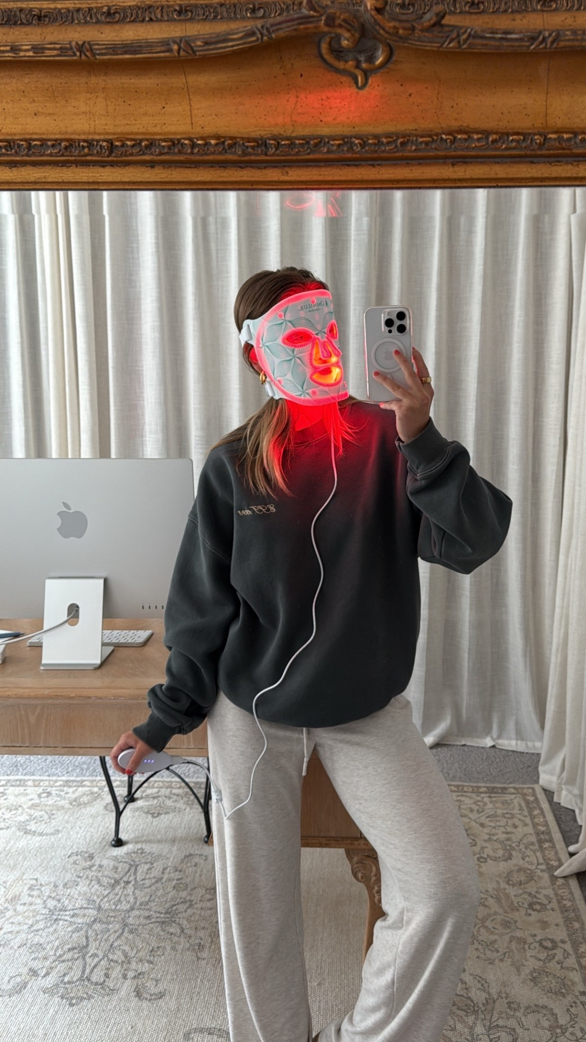 7/11/25 Morning Lounge Outfit – Aritzia Pants & Red Light Mask


Slow start this morning in my go-to cozy lounge pants from Aritzia paired with a favorite oversized sweatshirt. Also wore my Omnilux red light therapy mask while easing into the day — it’s become a daily part of my routine for glowing skin while I multitask. Linking everything I used and wore this morning here!