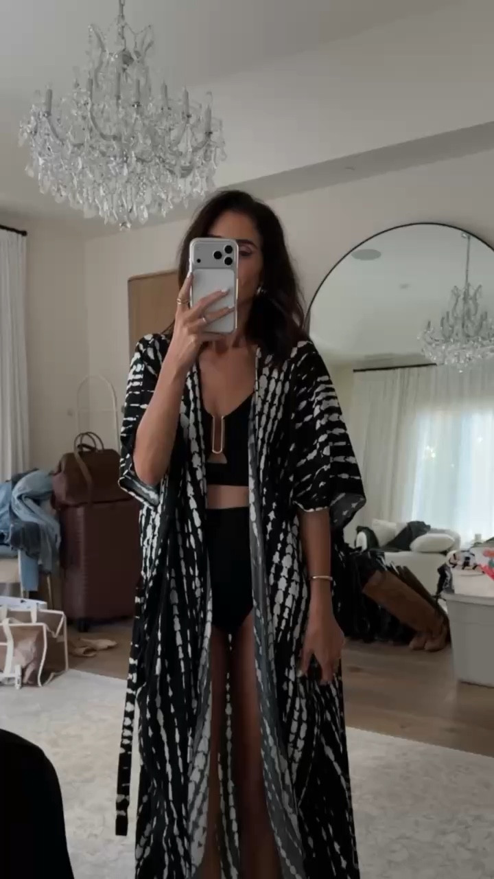 It always makes me so happy to share good kimonos and I’m loving the print on this one! I’m just shy of 5-7” wearing the size small swimsuit #stylinbyaylin #aylin #swim #vacation

#LTKTravel #LTKootd #LTKSeasonal