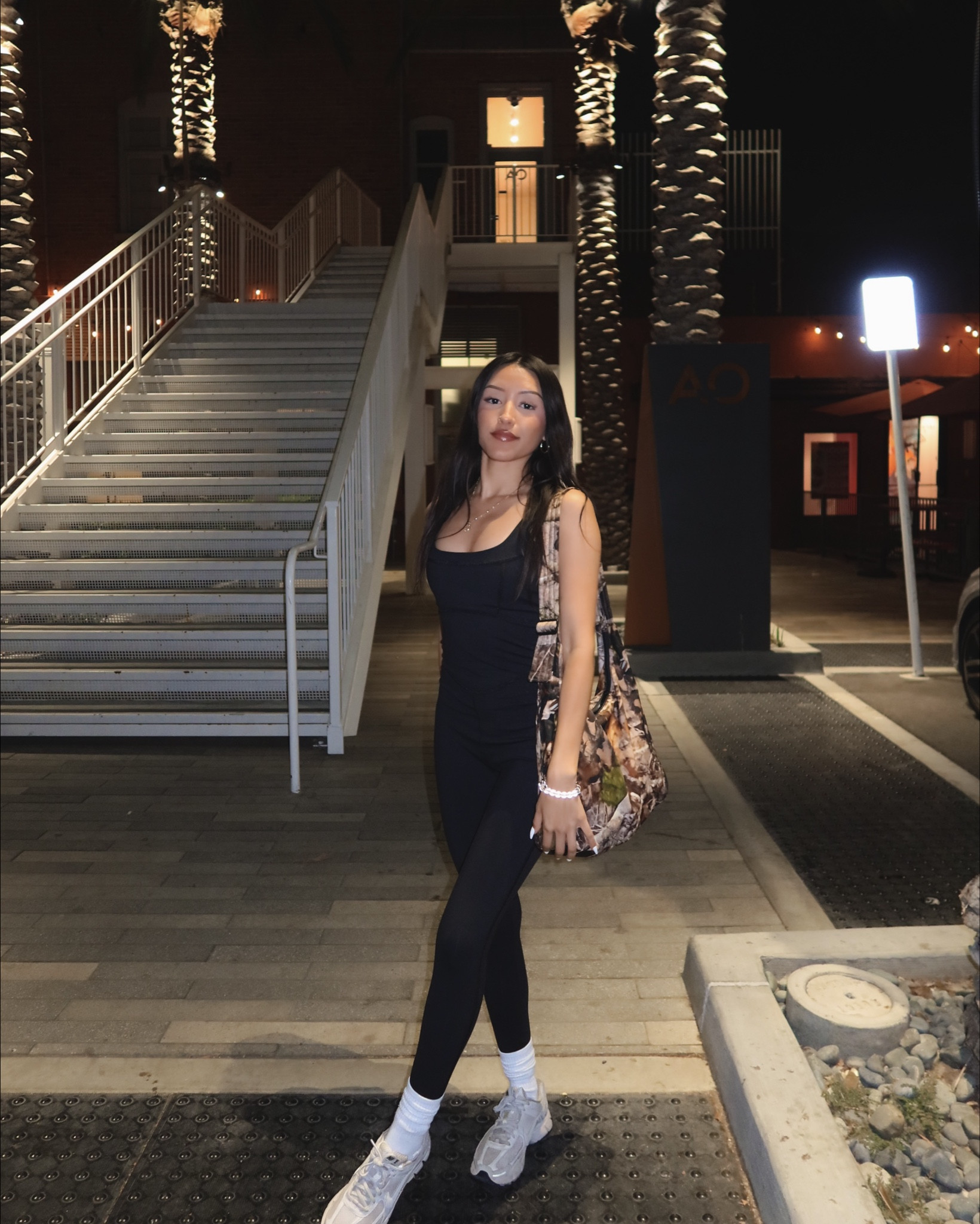 After hours in my @fabletics #fableticspartner 🌠🖤

#LTKActive #LTKStyleTip #LTKItBag