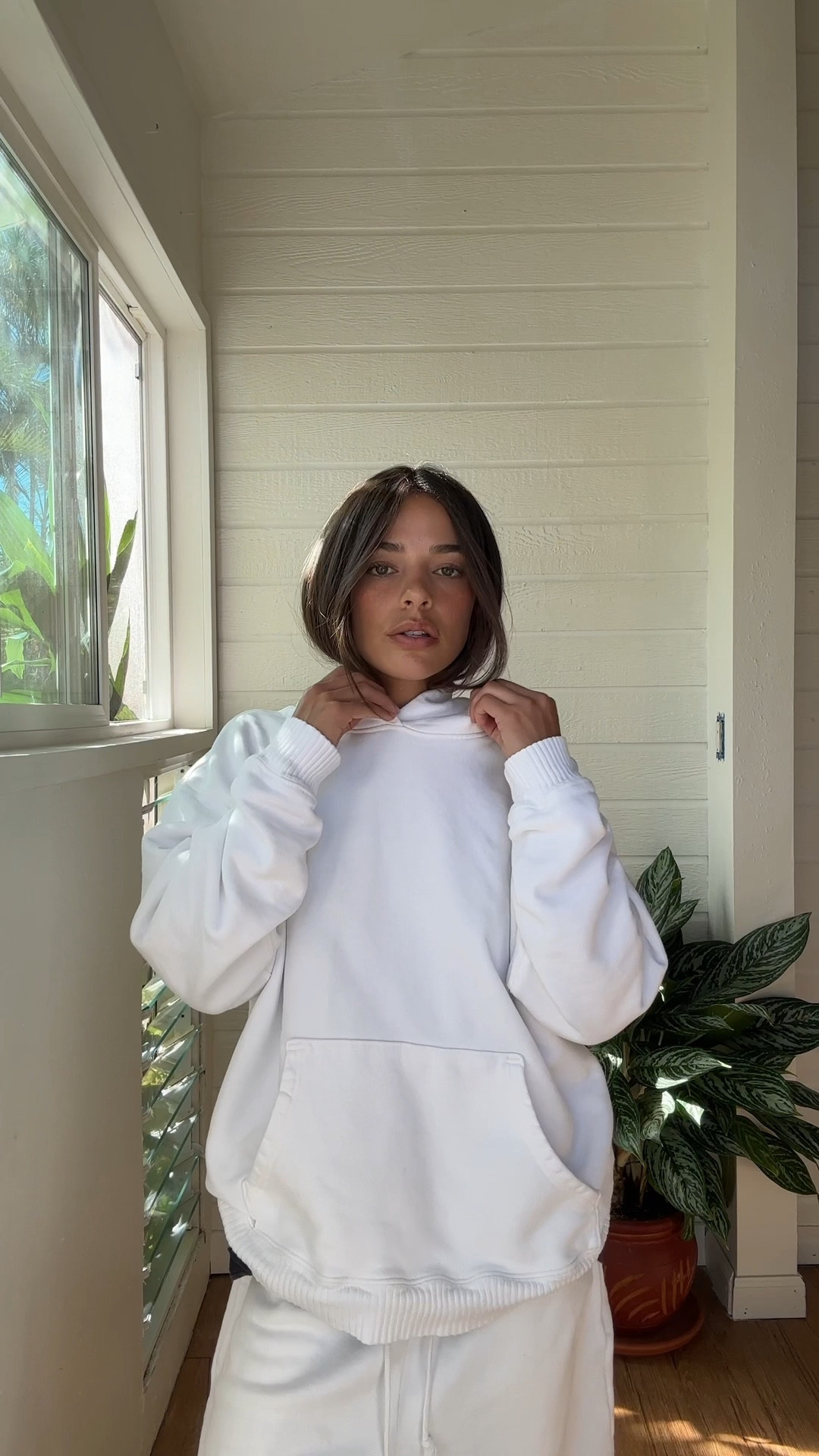 everything linked <3 xo

#elwood #elwoodclothing #allwhiteoutfit #matchingset #sweatset #hoodie #sweats #ootd #outfitinspo