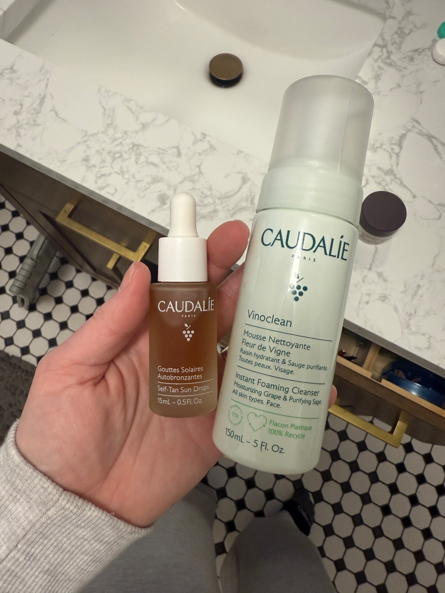 When I saw that caudalie dropped new tanning drops I had to place an order! Decided to try this dash wash for the first time and it smells soooo good! I added a sample of their moisturizer to see if I wanted to grab that for the drops next time

#LTKselfcare #LTKmomlife #LTKmorningroutine