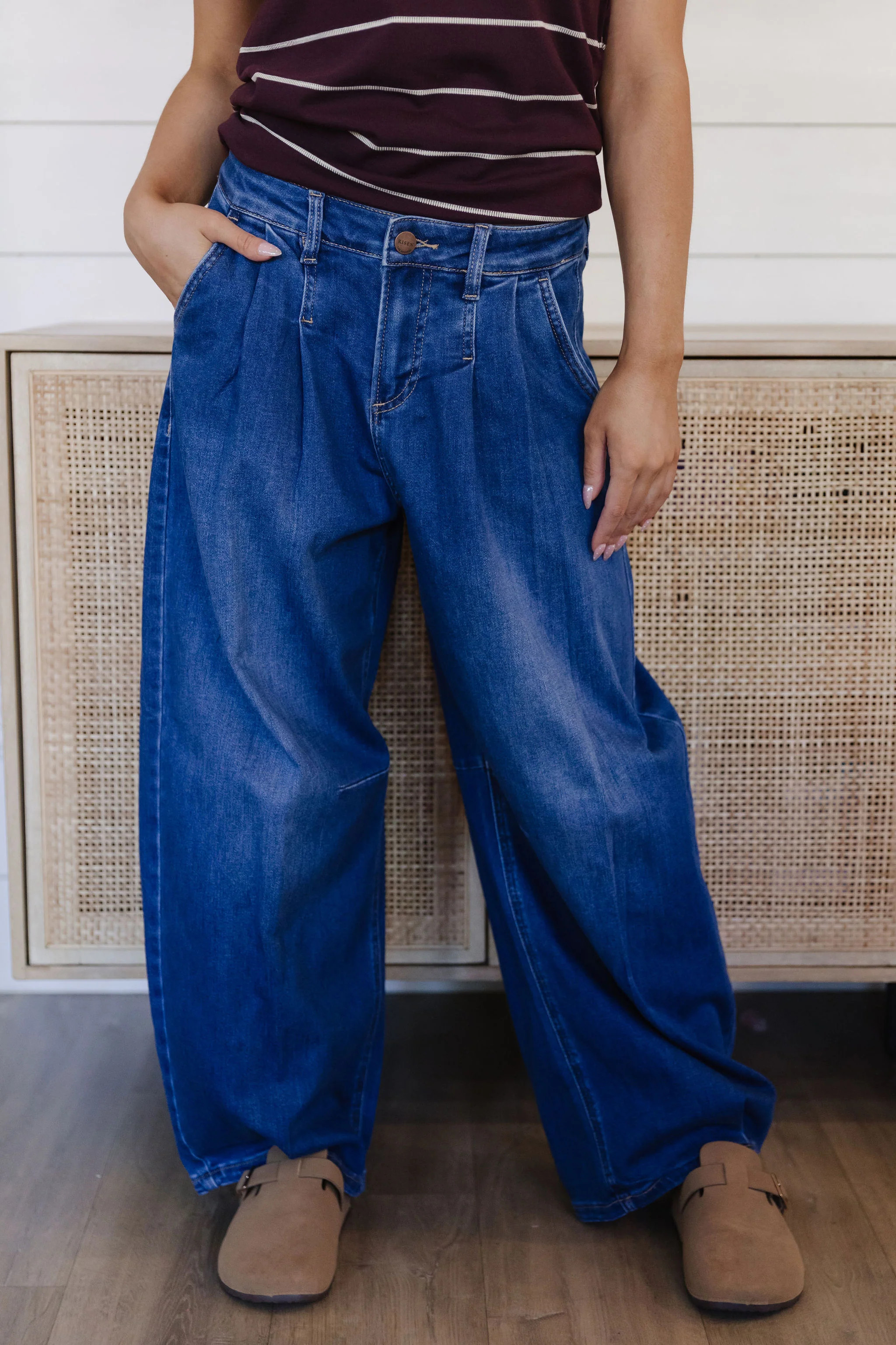 THE EMERY SLOUCHY BARREL JEANS IN DARK WASH | Pink Desert