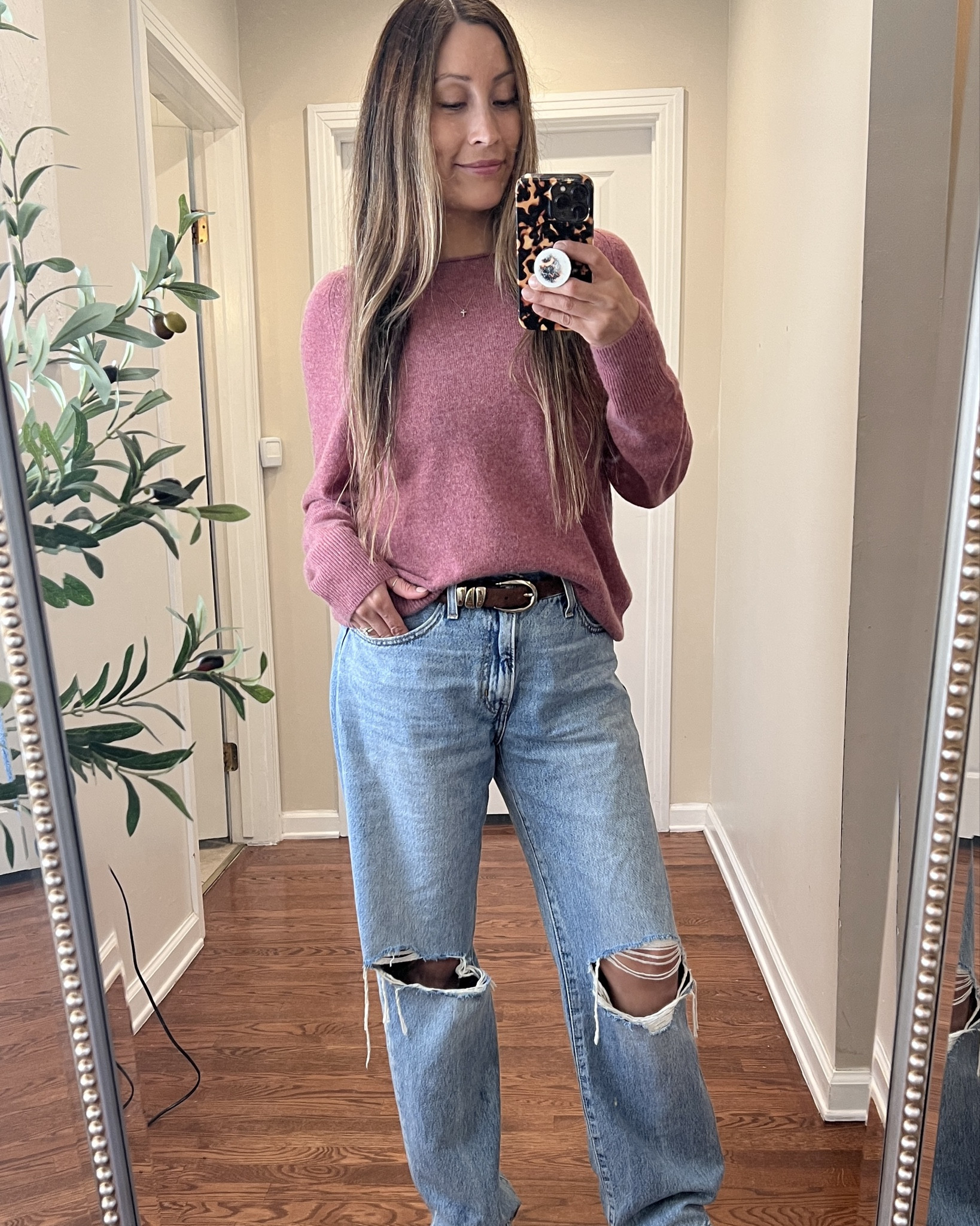 Today’s fit check 🧡 boatneck cashmere sweater that I own in 4 different colors that’s so flattering and so so cozy! Wearing a sz M but I have a pink in a sz large for a roomier fit. #quince #cashmere #falloutfit #winteroutfit #levis 

#LTKootd #LTKSaleAlert #LTKmomlife