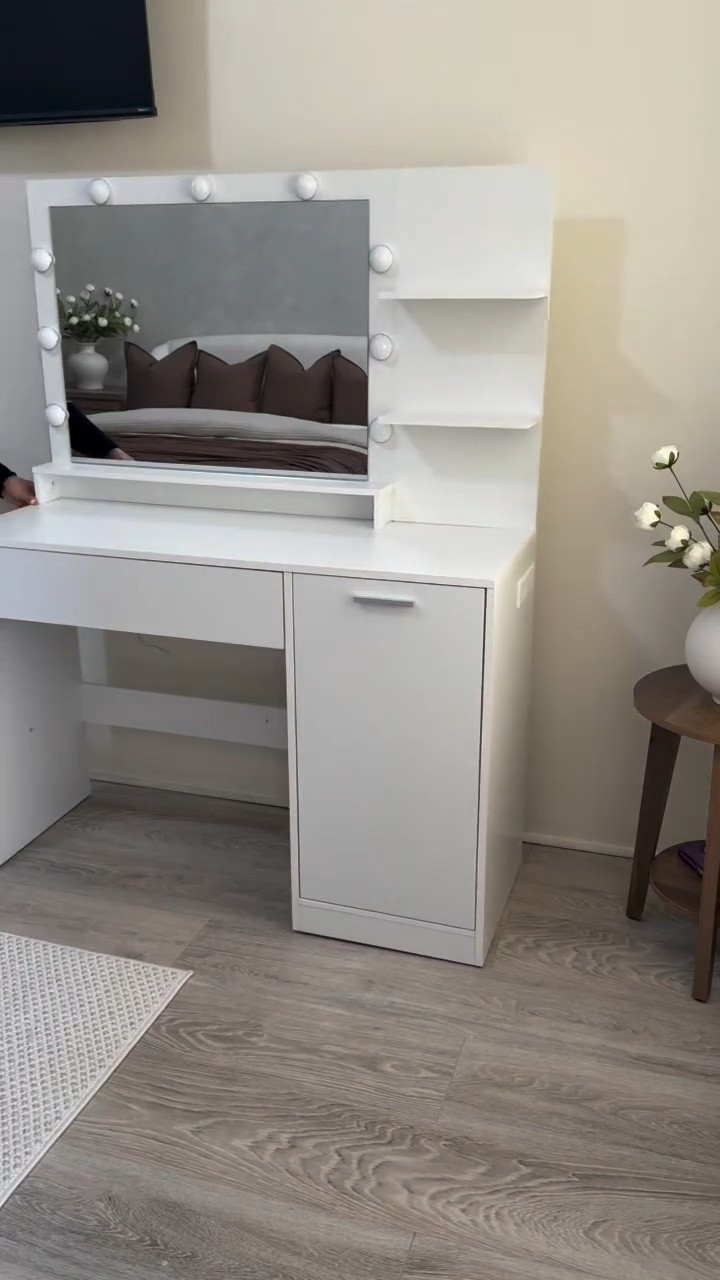 My favorite little corner to start and end the day.
This vanity is not only beautiful but also super functional: dimmable lights, a large mirror, storage space, and everything in one place.
Perfect for creating a daily routine that feels extra special.

Would you add this to your bedroom? 

#skincareroutine #livingroom #vanity #makeup #skincare