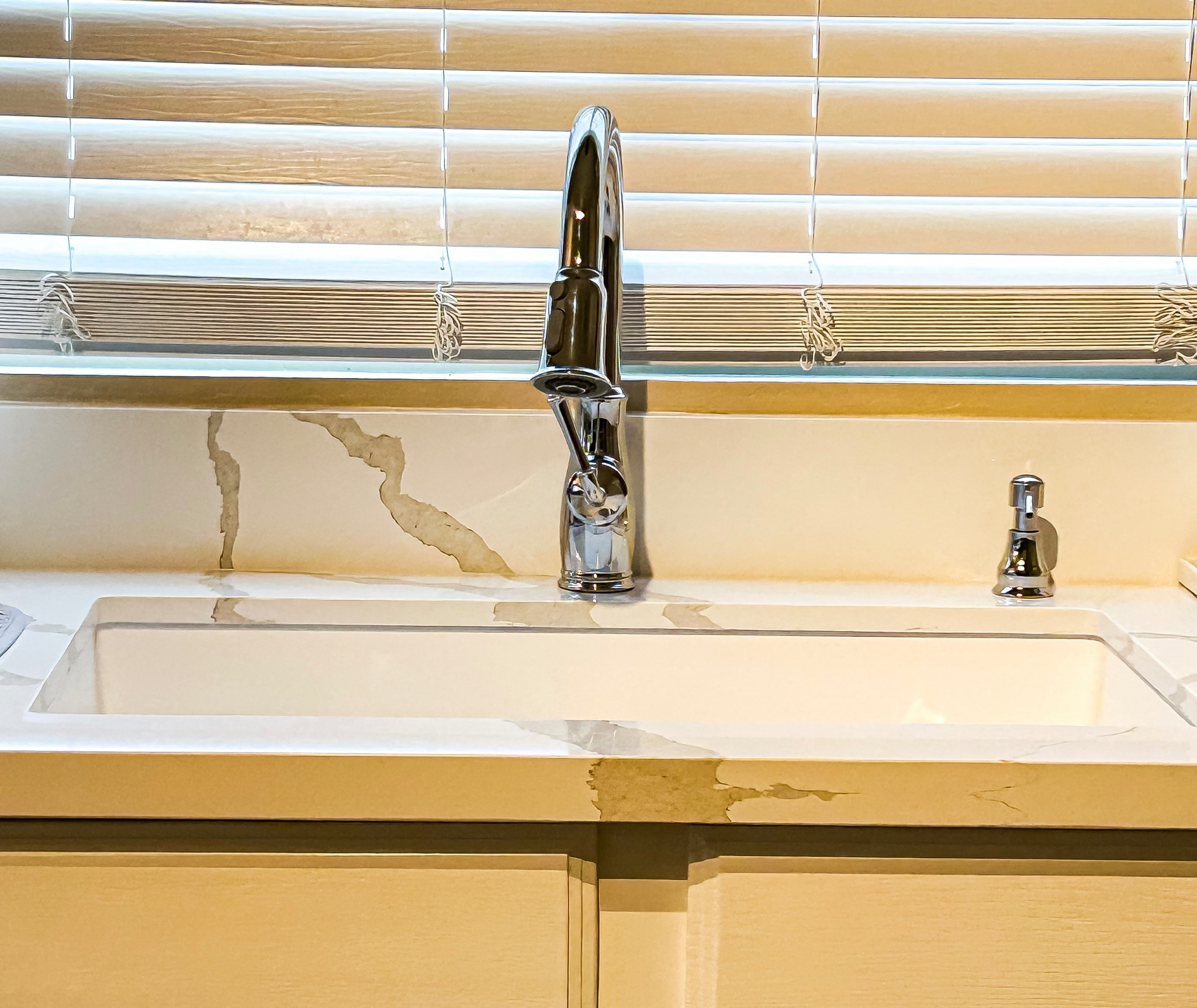 Quartz undermount split sink from Amazon. 

#LTKHome