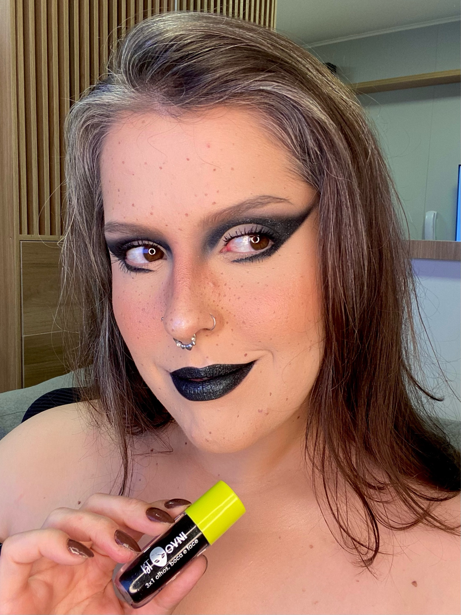 Um produto, uma make! O BT Ovni Galaxy tem sido o meu queridinho do momento, fica lindos nos olhos, fica lindo na boca, fica lindo em tudooo! 🖤 

#LTKbeleza #LTKbrasil