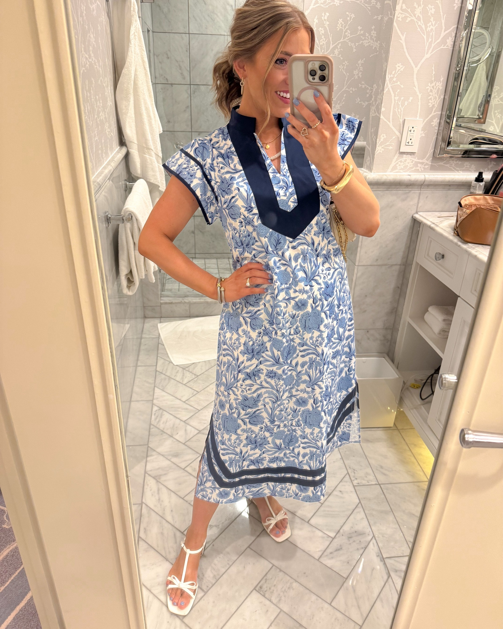 This Amazon midi is one of those rare finds I keep buying in more colors because it is THAT good. The quality is incredible, the fit is so flattering, and the blue print gives such elevated coastal, resort-inspired vibes. Wore it to dinner in Charleston and felt so put together with minimal effort. Runs true to size and comes in so many gorgeous colors — definitely a high sellout risk favorite.

#AmazonDress #AmazonFashionFinds #MidiDressStyle #DinnerOutfit #CoastalStyle #ResortWear #AffordableStyle #SummerFashion #AmazonStyleFinds #VacationDinnerLook

#LTKootd #LTKPetite