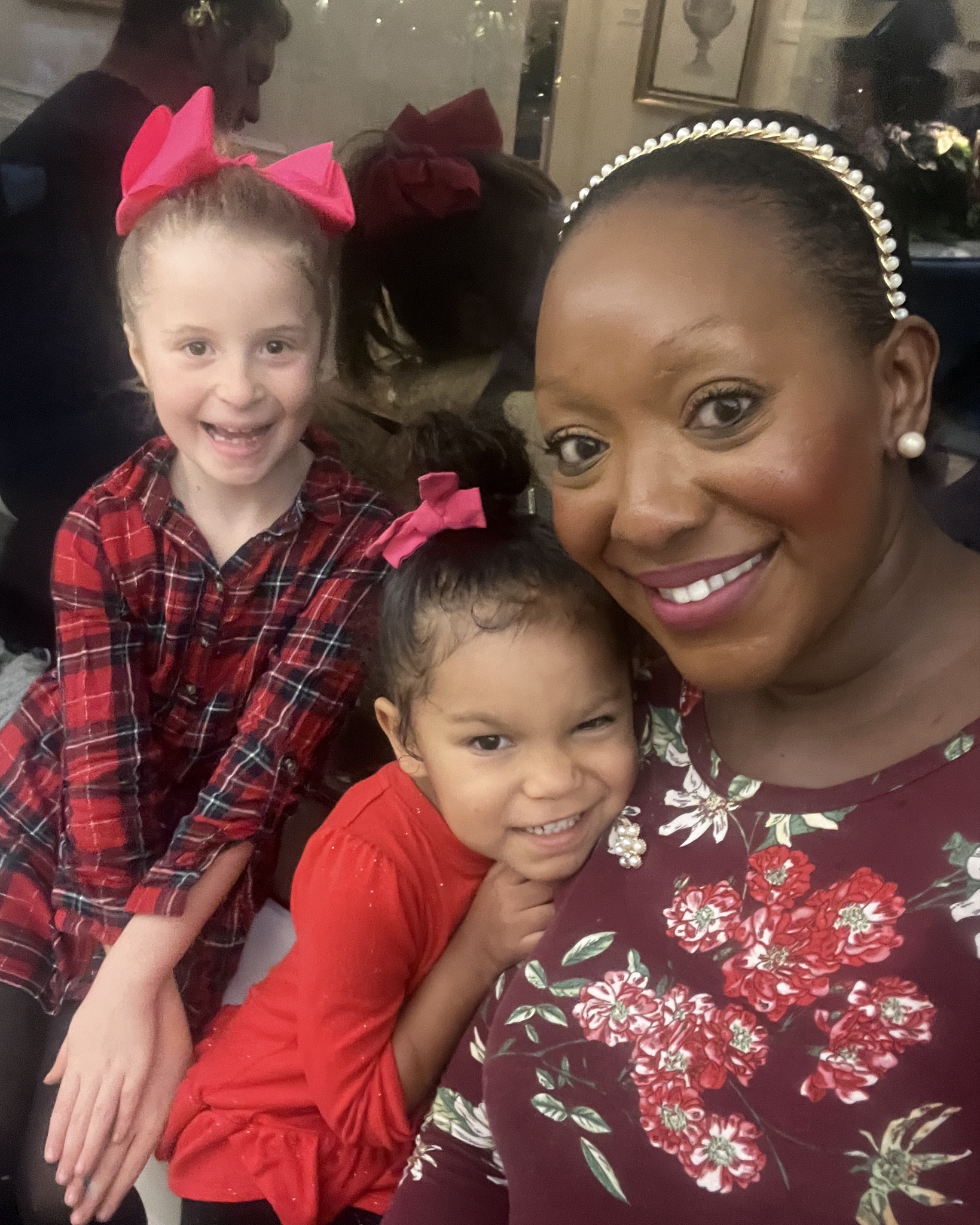 An elegant holiday evening in downtown Charleston ✨
American Gardens, Charleston Place, and the sweetest memories with my favorite people ❤️🎄🎁❄️ #HolidayMagic
#ChristmasSeason #CharlestonSC
#DowntownCharleston
#CharlestonLife
#CharlestonHolidays

#LTKHoliday #LTKKids #LTKmomlife