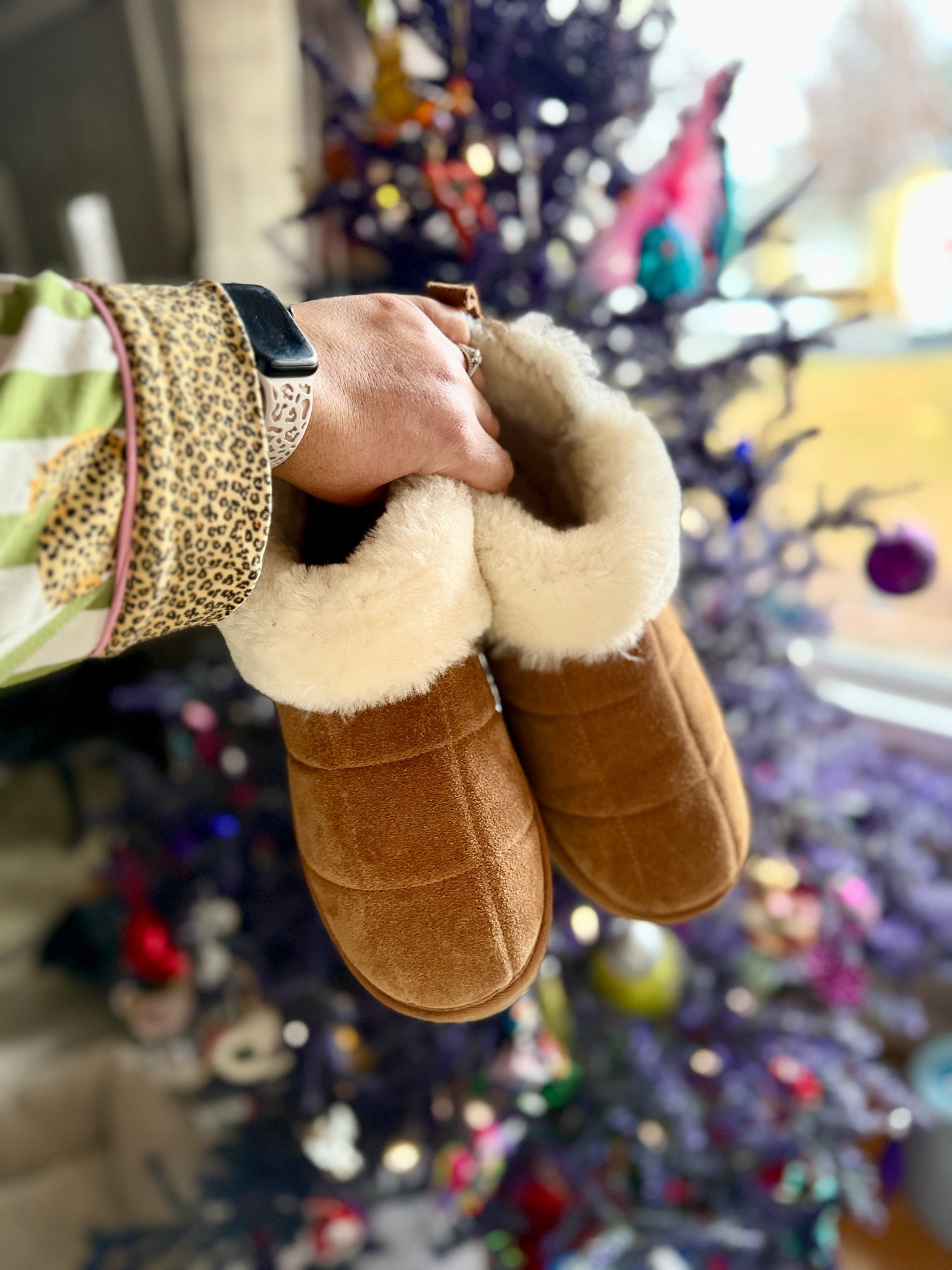 Obsessed with these new slipper boots. #gifted 

They can be worn both indoors and outdoors and come in several colors .

I received this item for free from Amazon in exchange for my honest review.

#slippers
#dearforms
#oprahsfavoritethings#LTKGiftGuide 

#LTKSeasonal #LTKShoeCrush